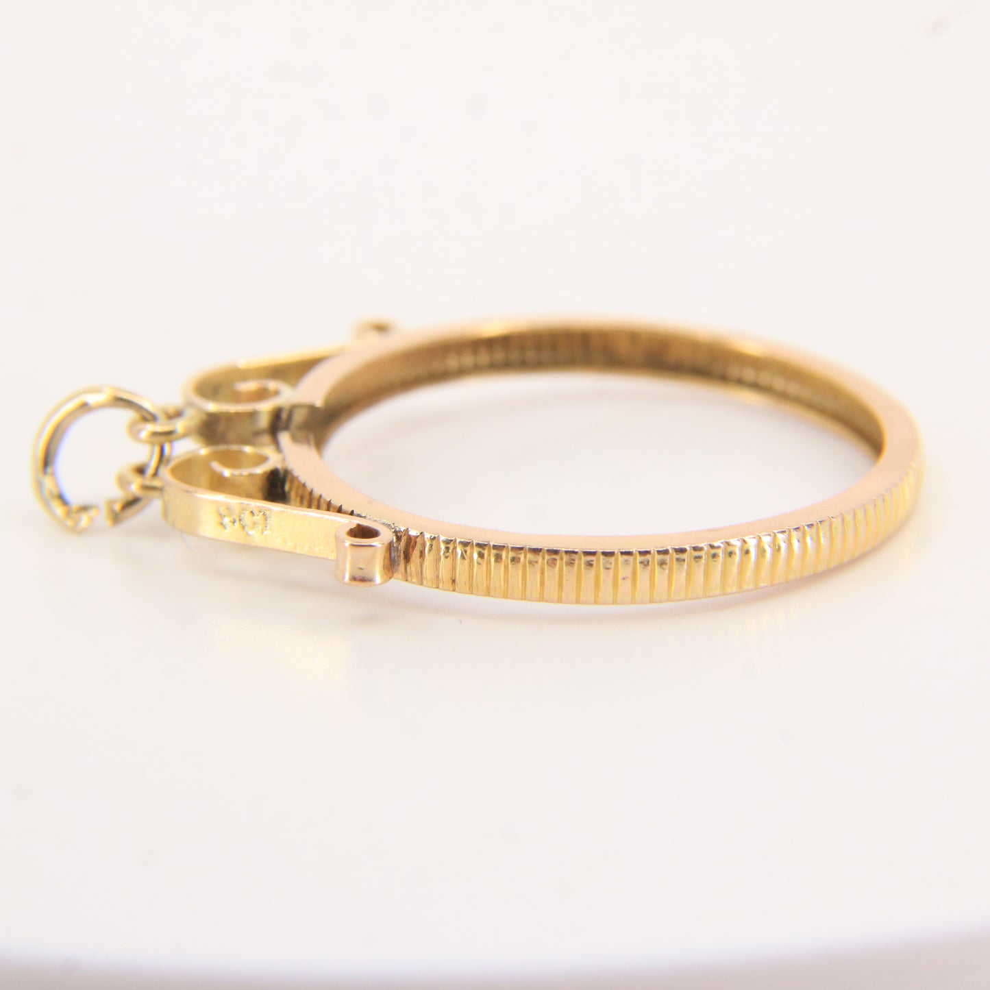 Vintage 9ct Gold Full Sovereign Holder Coin Frame Pendant Charm Gift