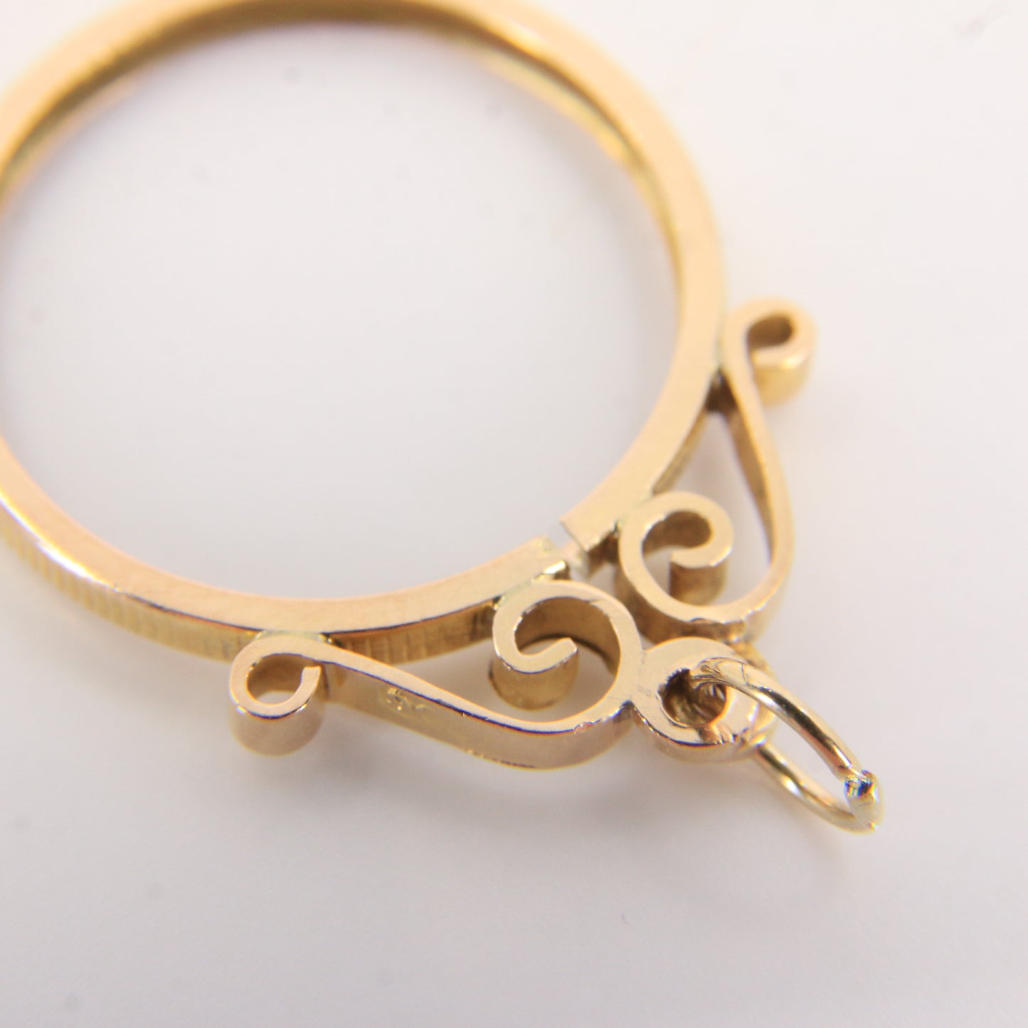 Vintage 9ct Gold Full Sovereign Holder Coin Frame Pendant Charm Gift