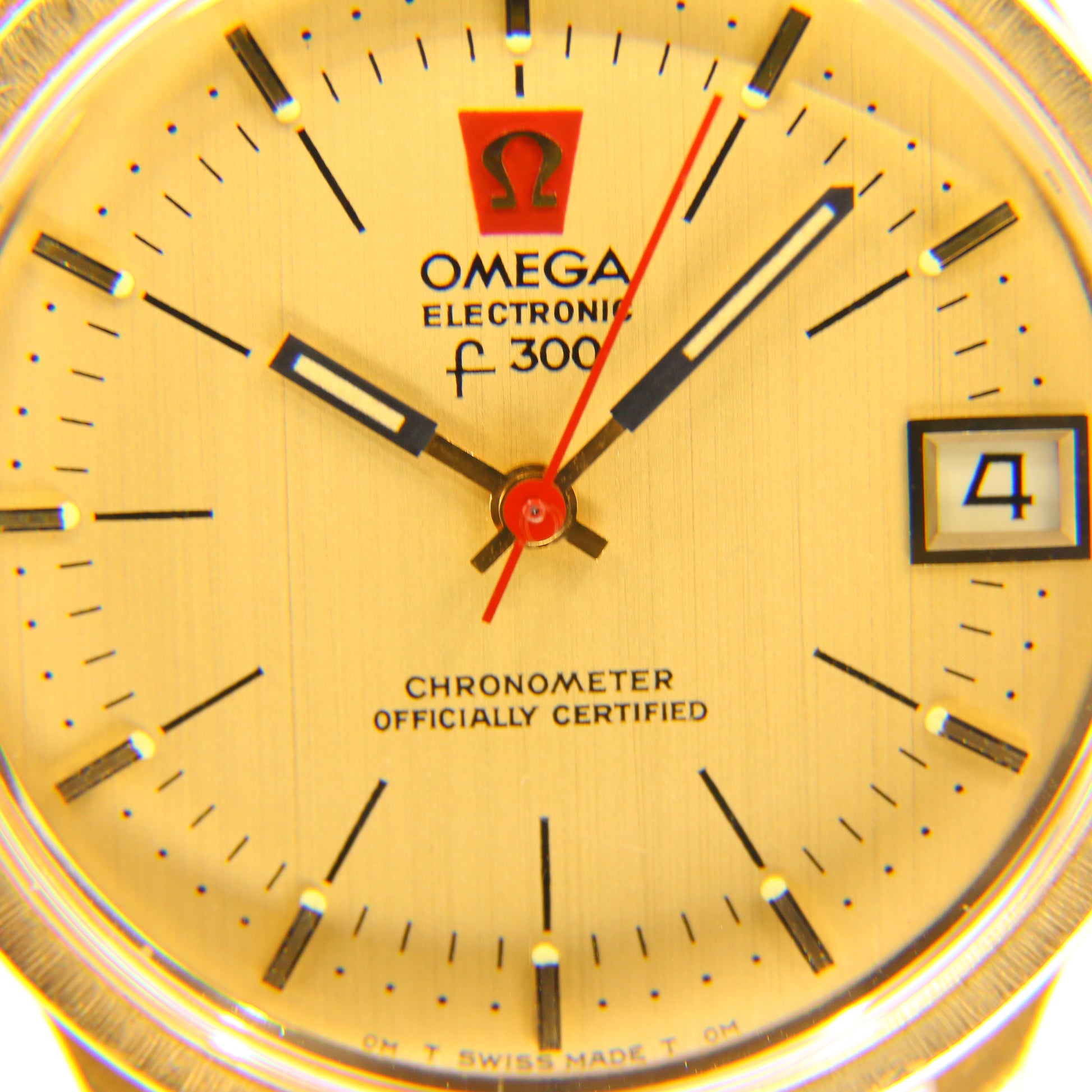 18 carat omega f300 yellow gold 35mm tuning fork vintage watch - 4