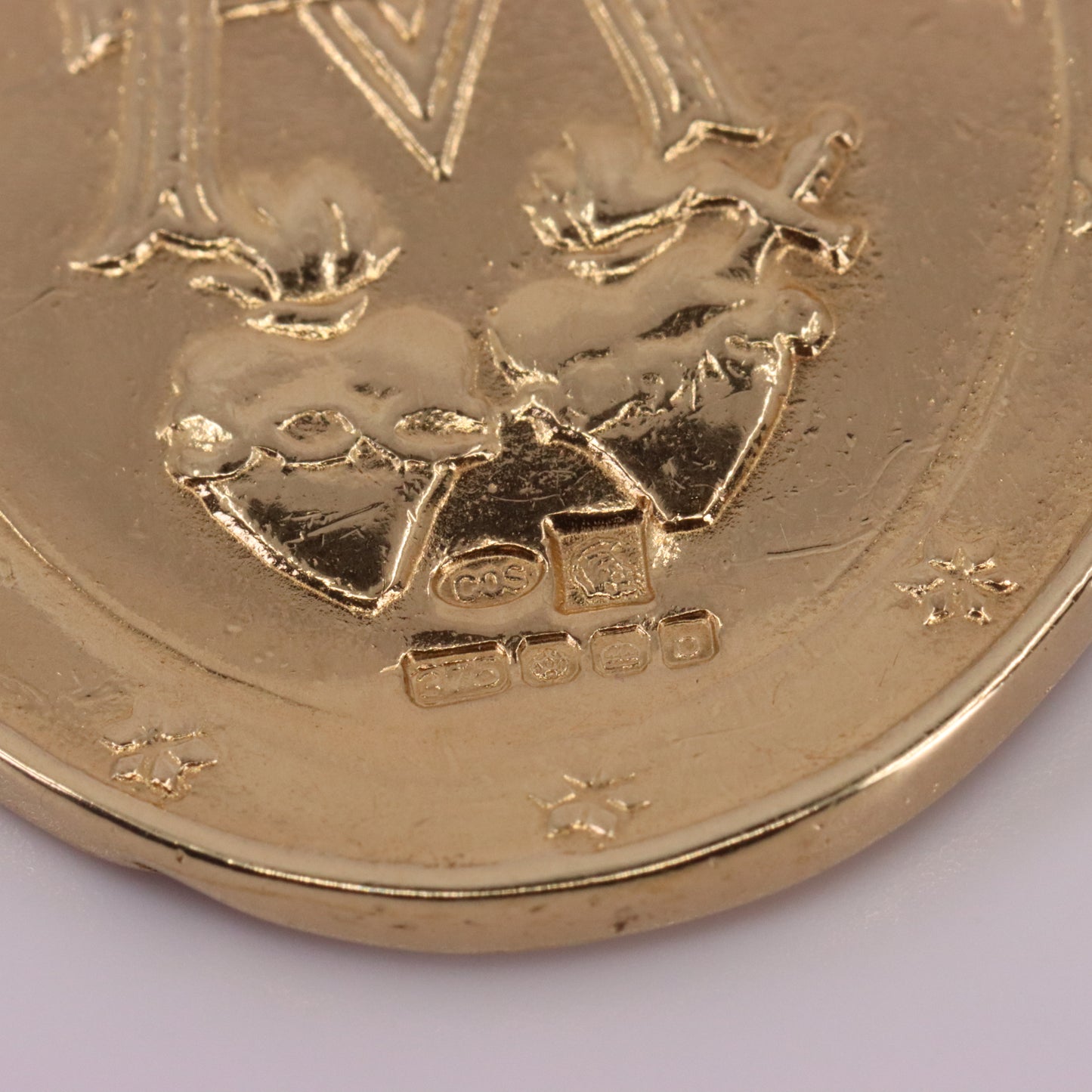 Vintage 9ct Hallmarked Yellow Gold Virgin Mary Religious Pendant Catholic Charm
