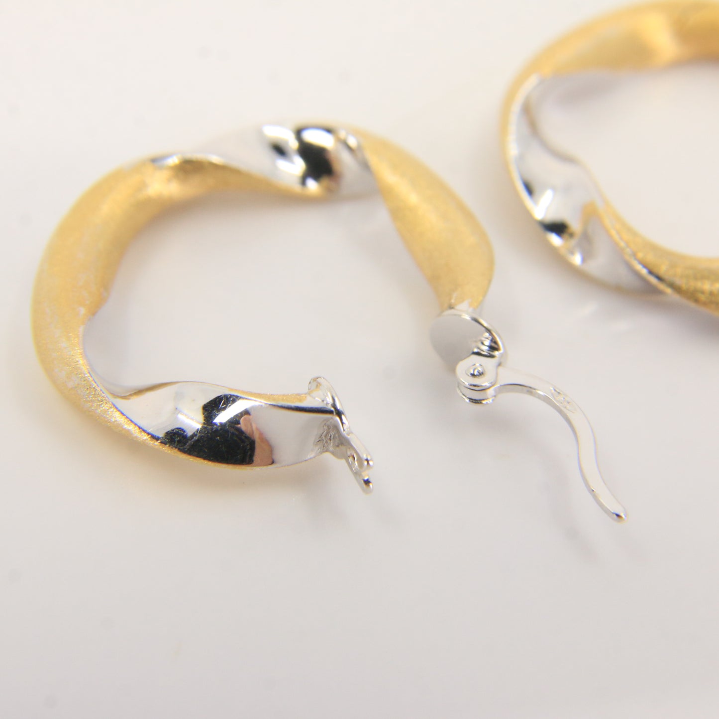 Vintage 18K Two Tone Italian Twist Hoop Earrings Textured Gold Boxed Gift