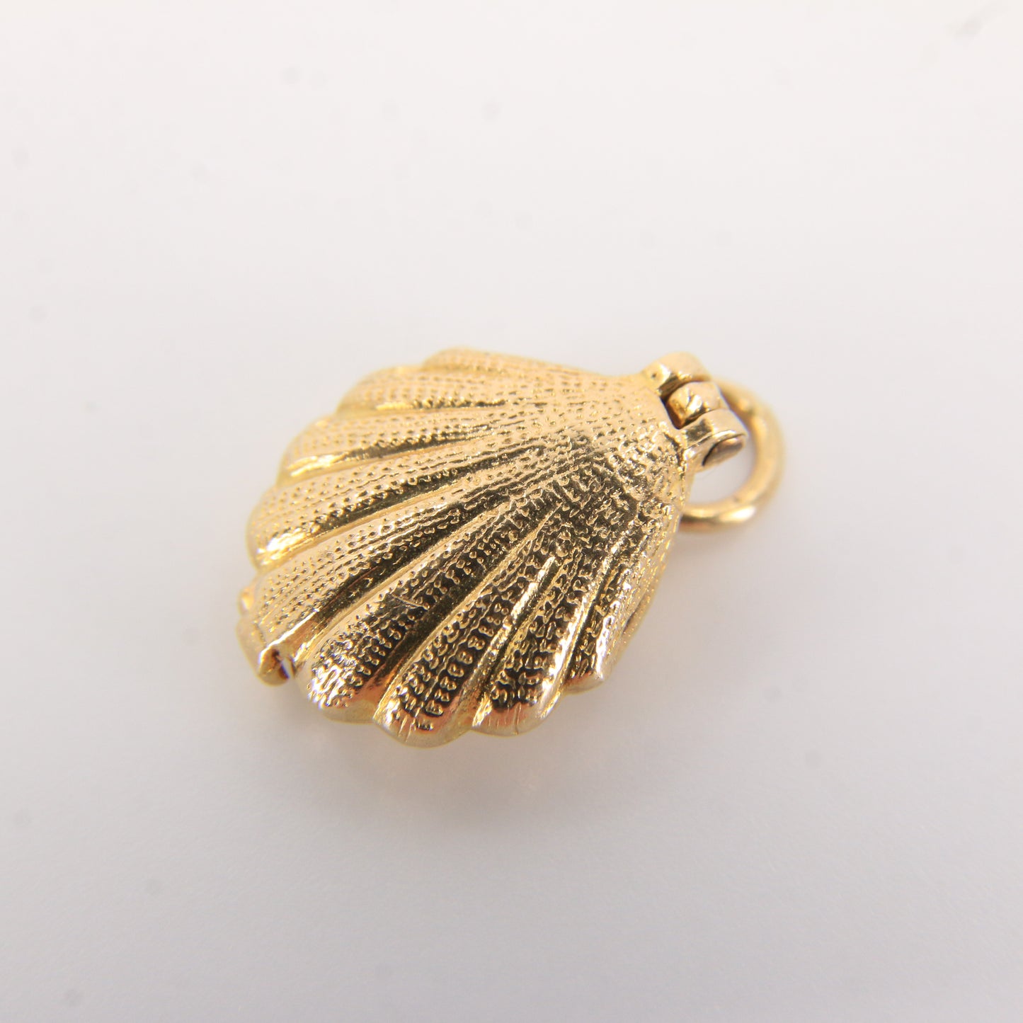 Vintage 9ct Hallmarked Yellow Gold Opening Clam Pearl Charm Pendant Gift