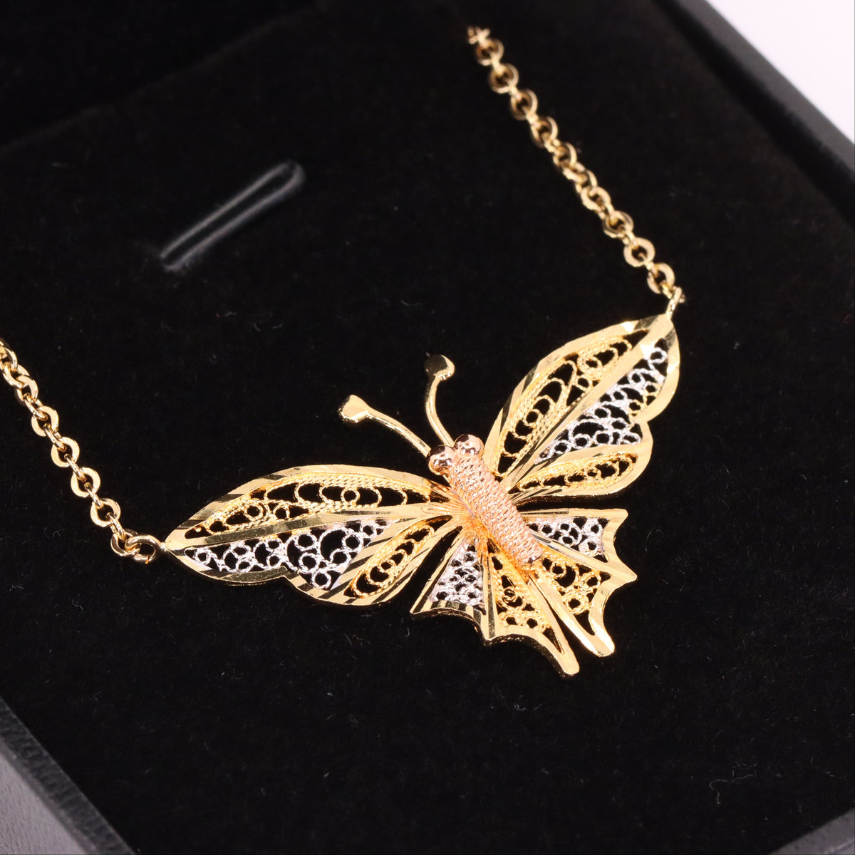 Vintage 9ct Hallmarked Tri Tone Gold Filigree Butterfly Pendant Necklace 17 Inch
