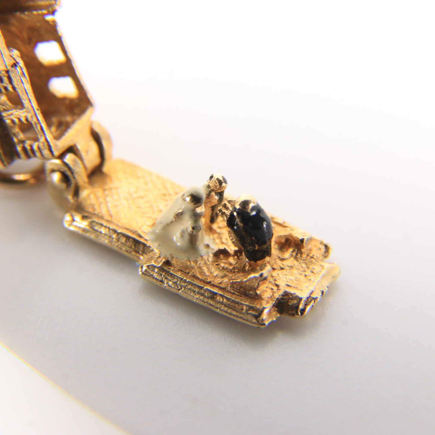 Vintage 9ct Hallmarked Gold Wedding Vows Opening Church Charm Pendant Detailed