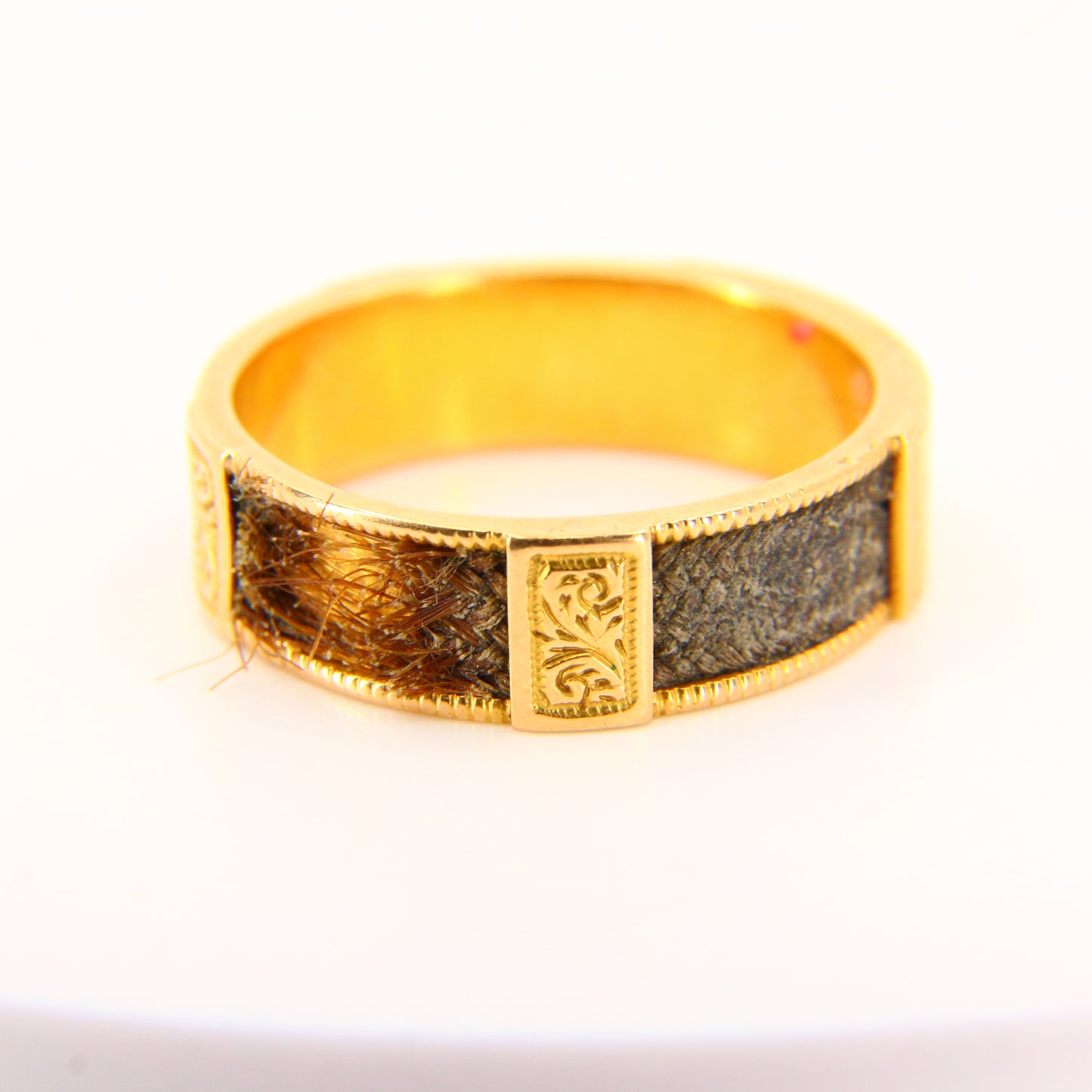 Antique 18ct Gold Mourning Ring – UK Size Q Hairwork & Engraved Hallmarked