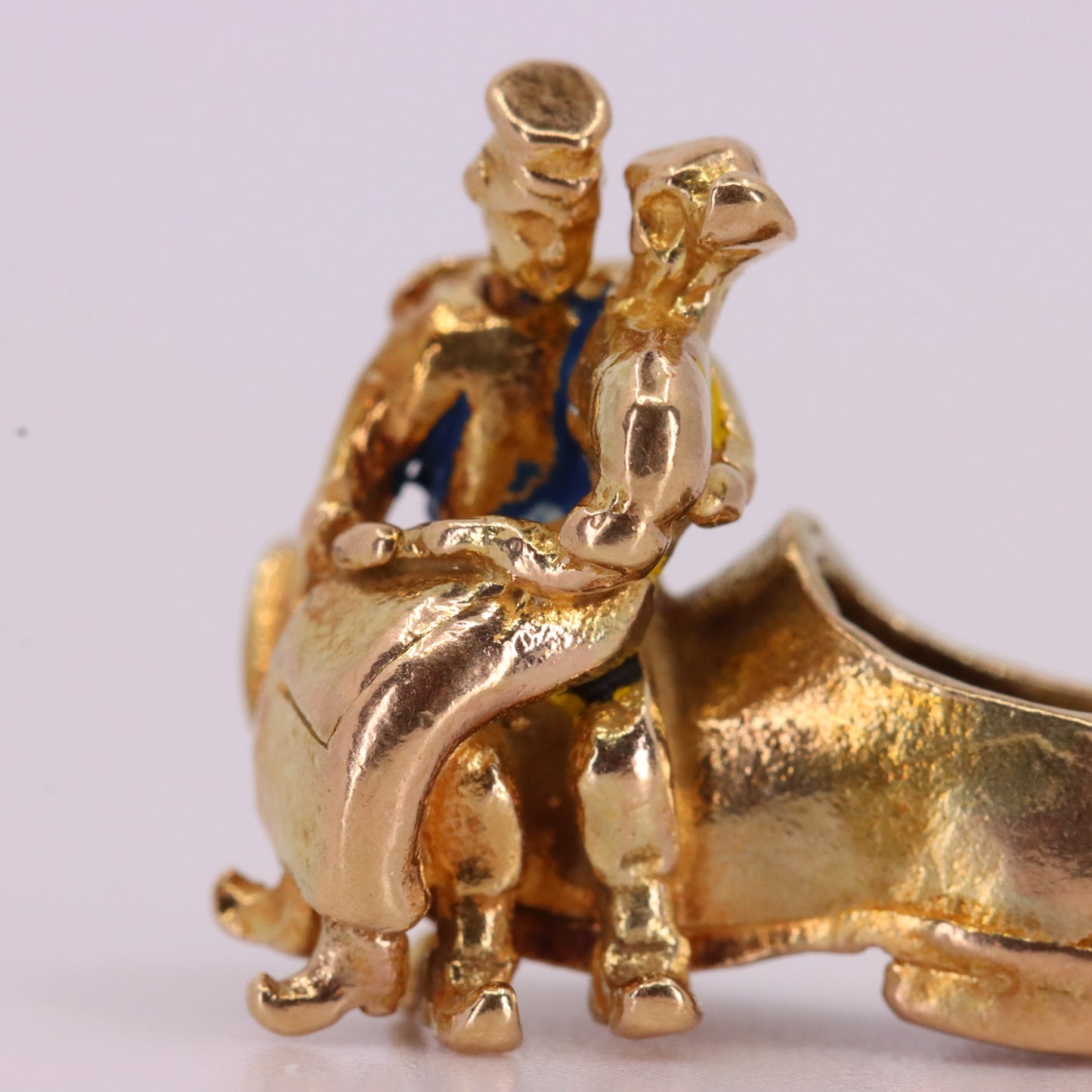 Vintage 9ct Hallmarked Gold Shoemaker Charm Couple Moving Kiss Pendant Love Gift