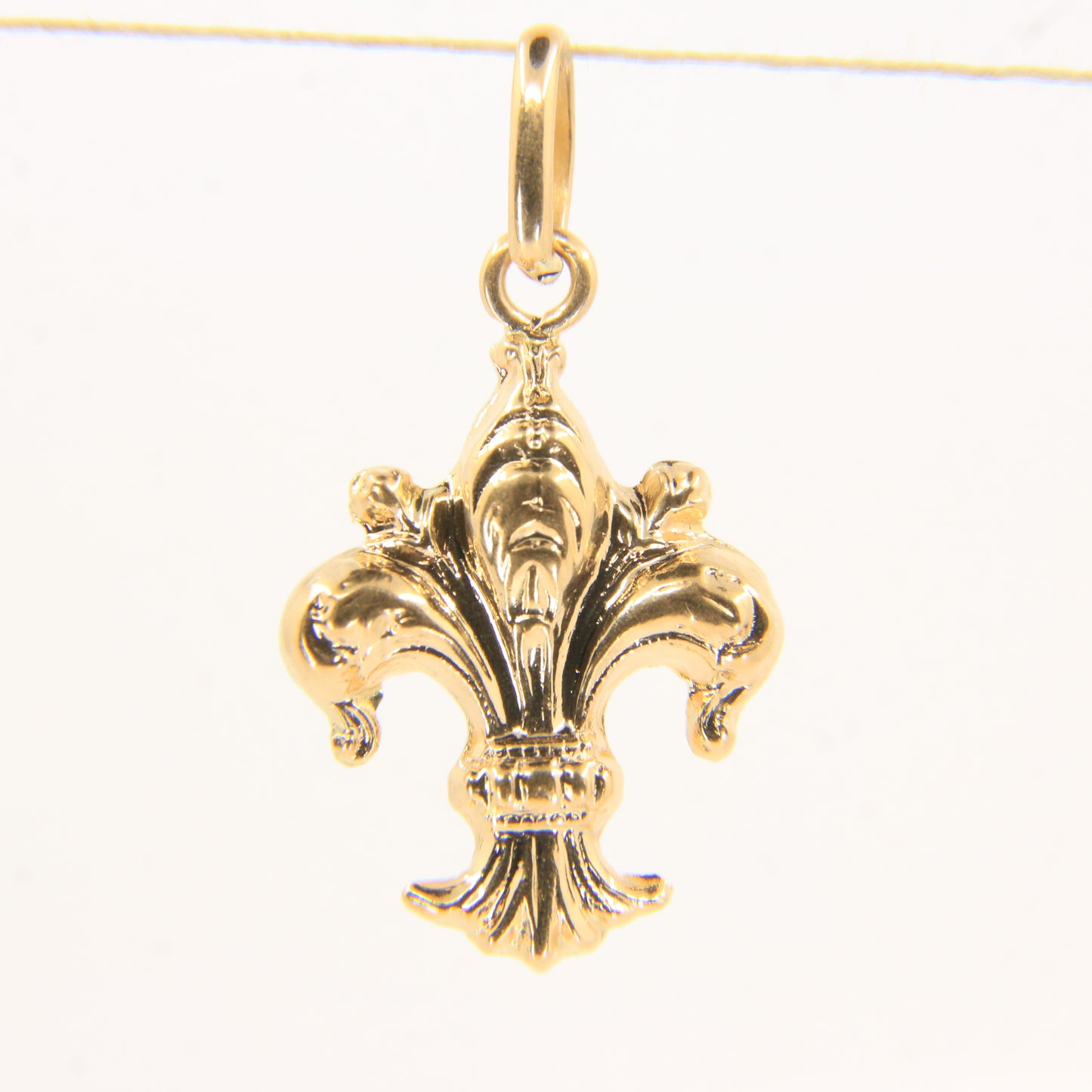 Vintage 18k Yellow Gold Fleur De Lis Charm Pendant French Royal Flower Heraldic