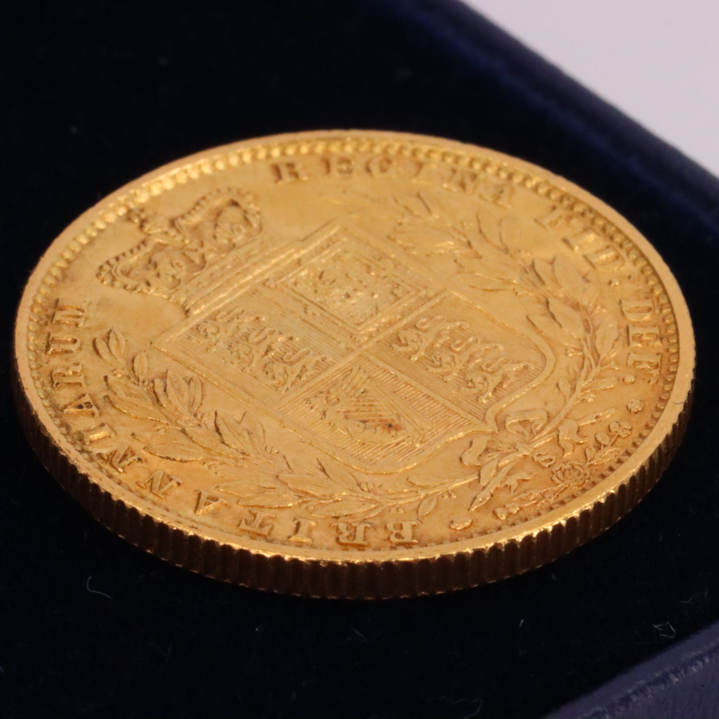 Antique 22ct Queen Victoria Young Head Shield Back Sovereign Coin Boxed