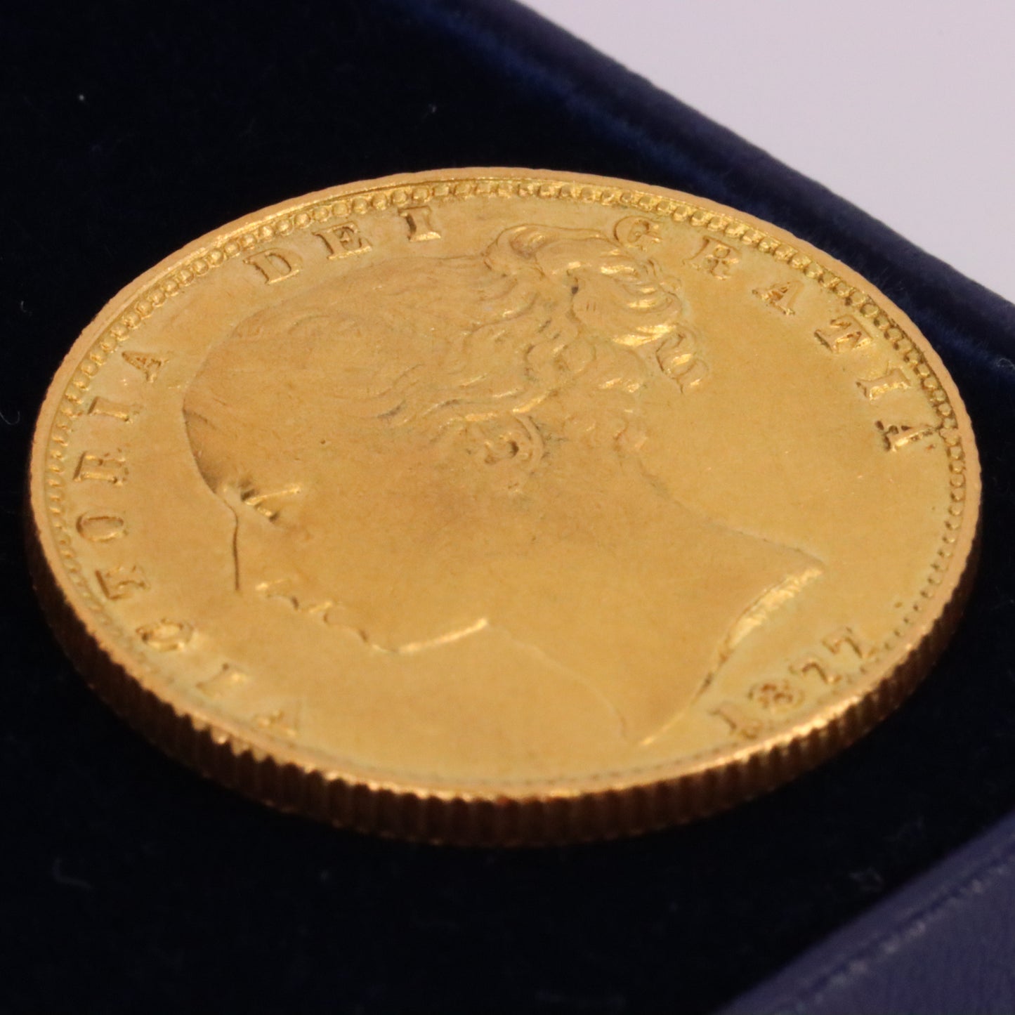 Antique 22ct Queen Victoria Young Head Shield Back Sovereign Coin Boxed