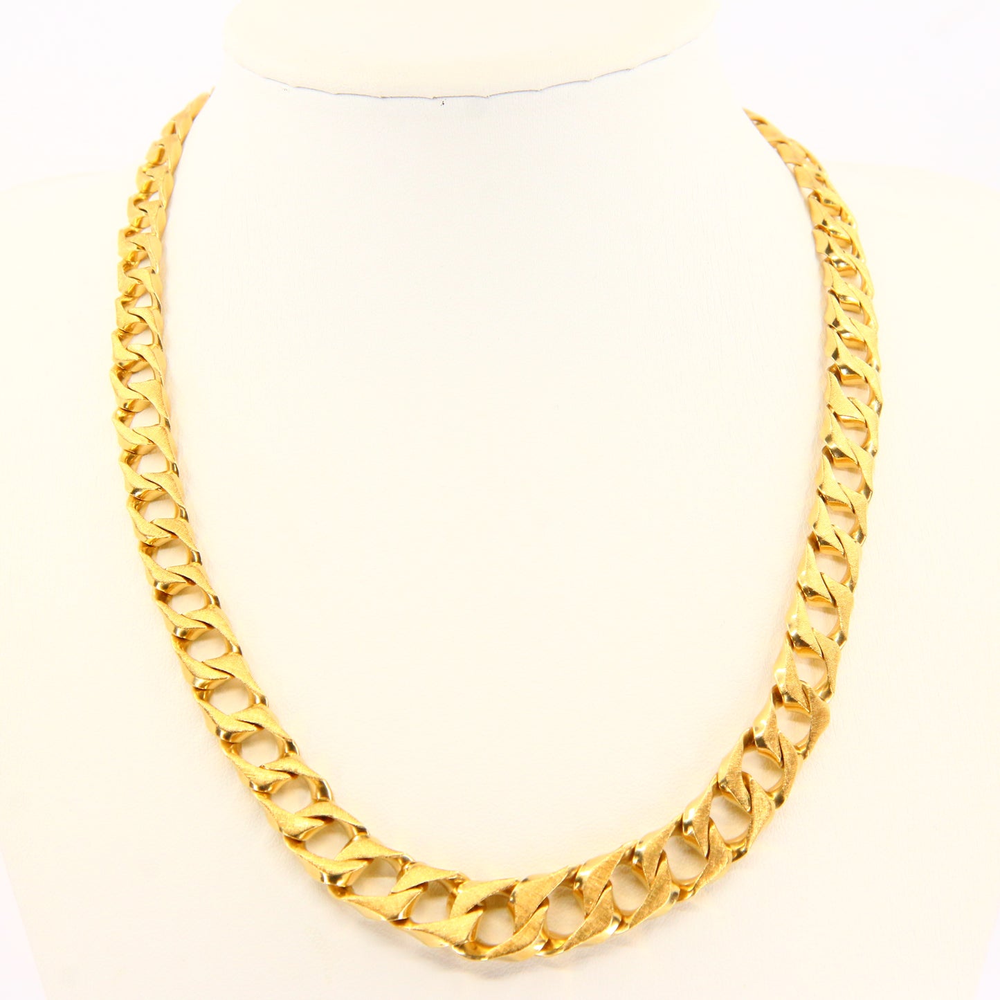 Vintage 18ct Gold Heavy Tapered Chain Necklace Hallmarked Yellow Gold Boxed