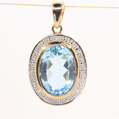 Vintage 9ct Hallmarked Gold Aquamarine & Diamond Set Oval Pendant