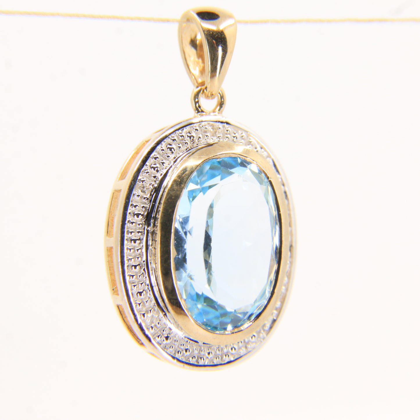 Vintage 9ct Hallmarked Gold Aquamarine & Diamond Set Oval Pendant