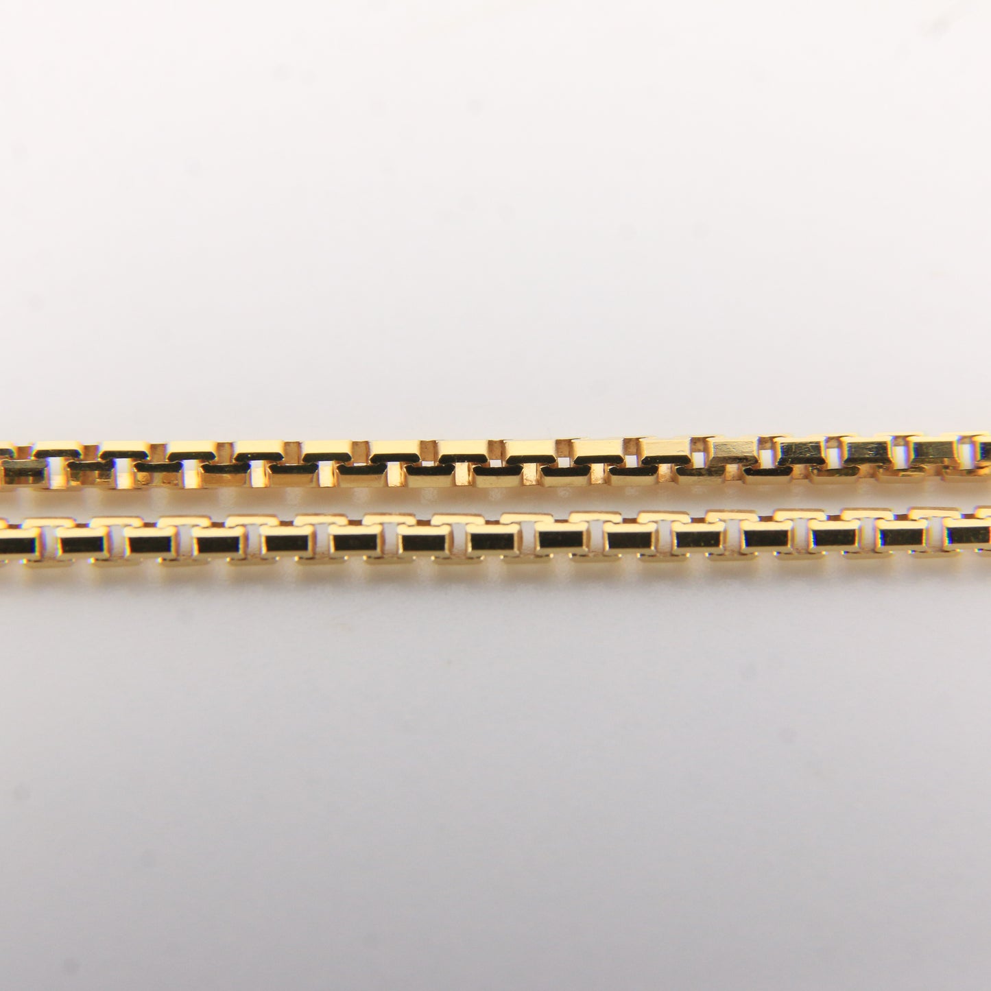 Vintage 18k Yellow Gold Unoaerre Box Chain Necklace 27 Inch 1.3mm Boxed Gift