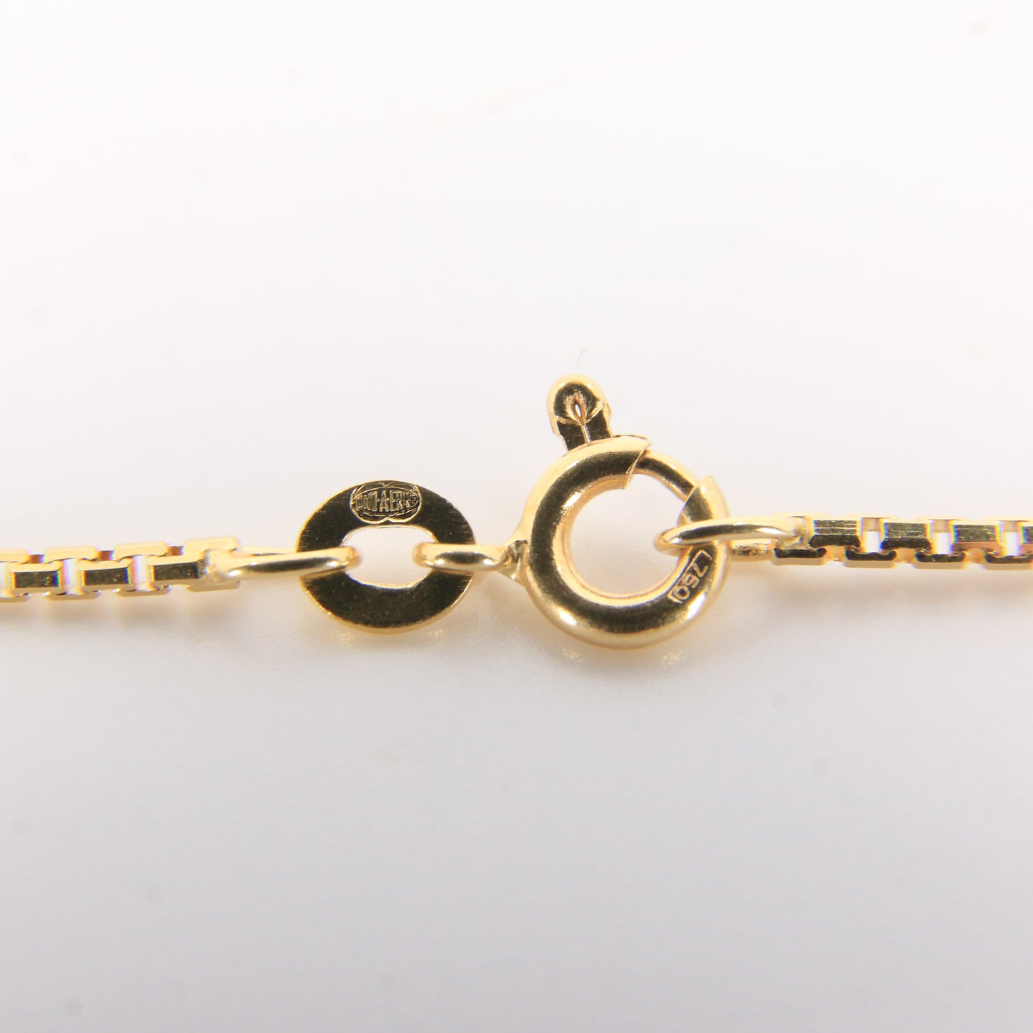 Vintage 18k Yellow Gold Unoaerre Box Chain Necklace 27 Inch 1.3mm Boxed Gift