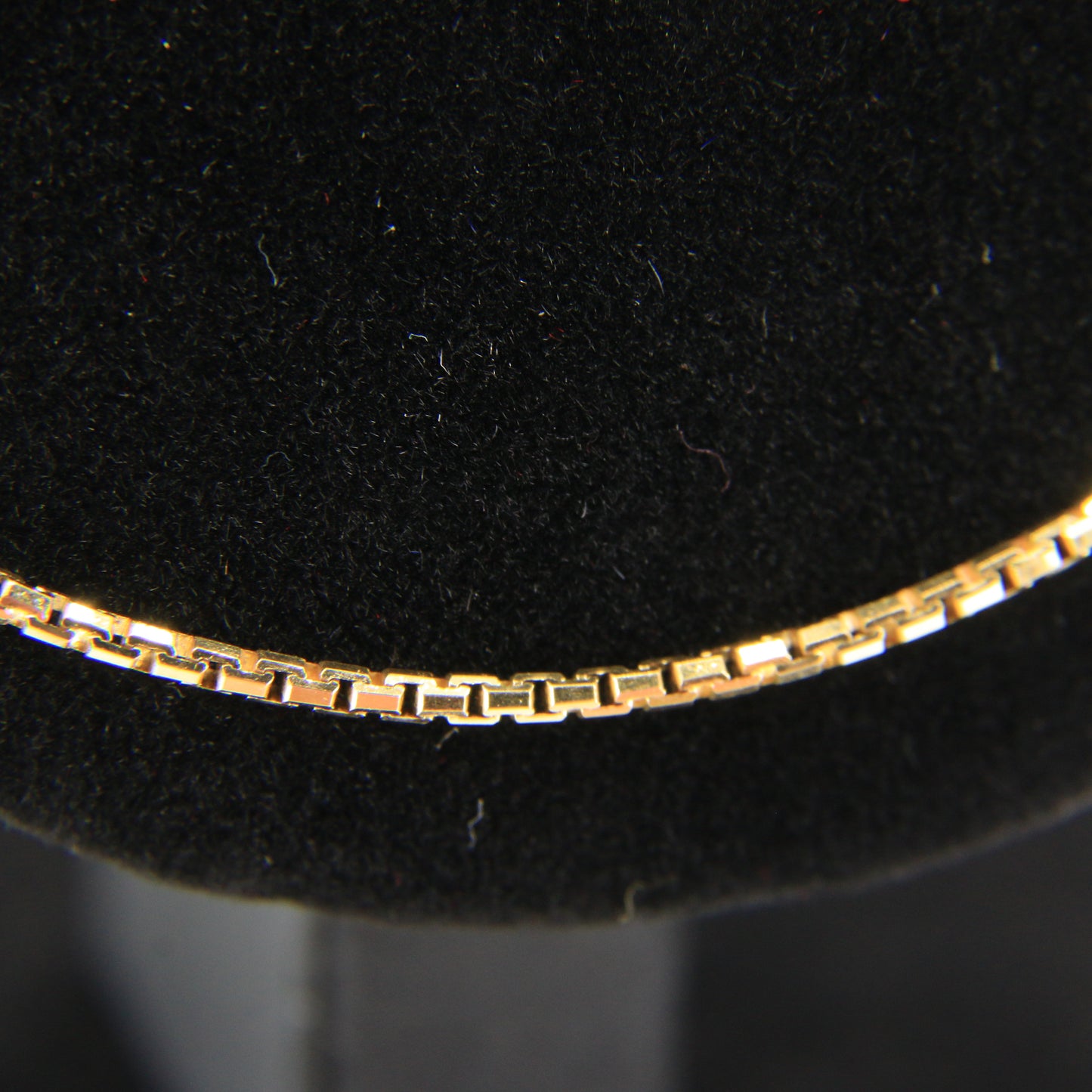 Vintage 18k Yellow Gold Unoaerre Box Chain Necklace 27 Inch 1.3mm Boxed Gift