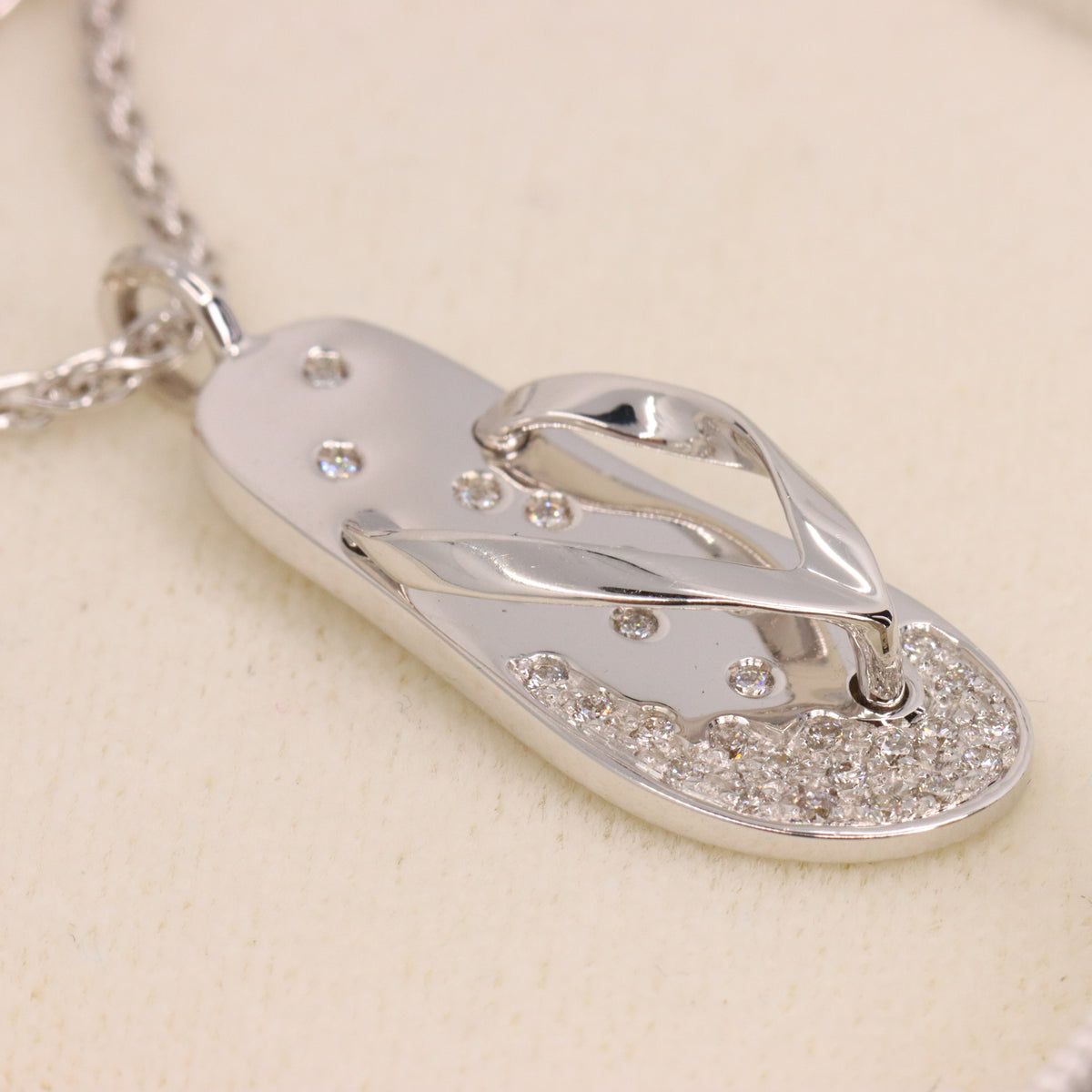 Vintage 18ct Hallmarked White Gold 18 inch Jean Marc Garel Diamond Flip Flop Pendant Necklace