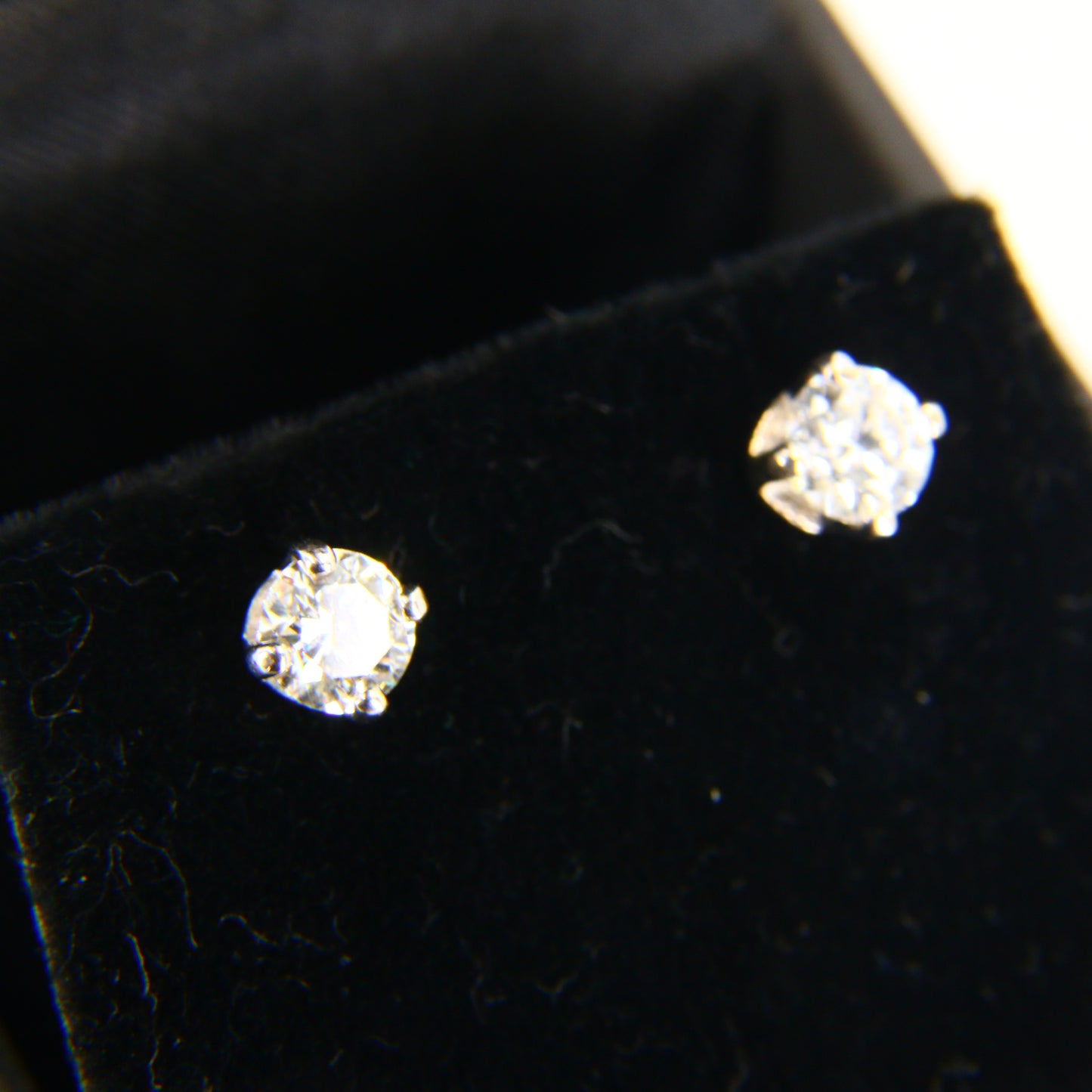 Vintage 18ct White Gold Diamond Stud Earrings 1/2 Carat Diamond Boxed Gift