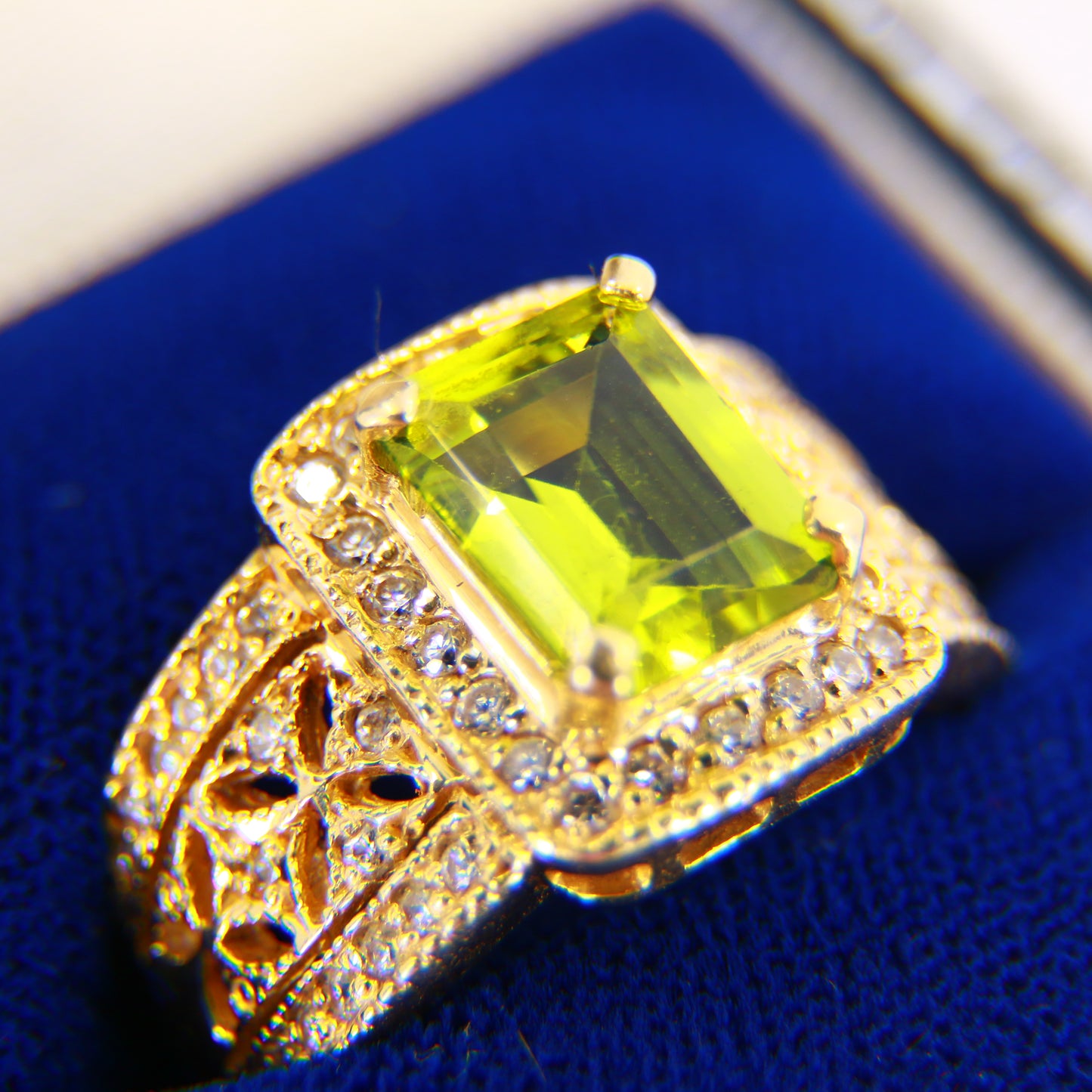 Vintaged 14 Carat Gold Dress Ring Peridot & Diamond Ring Boxed