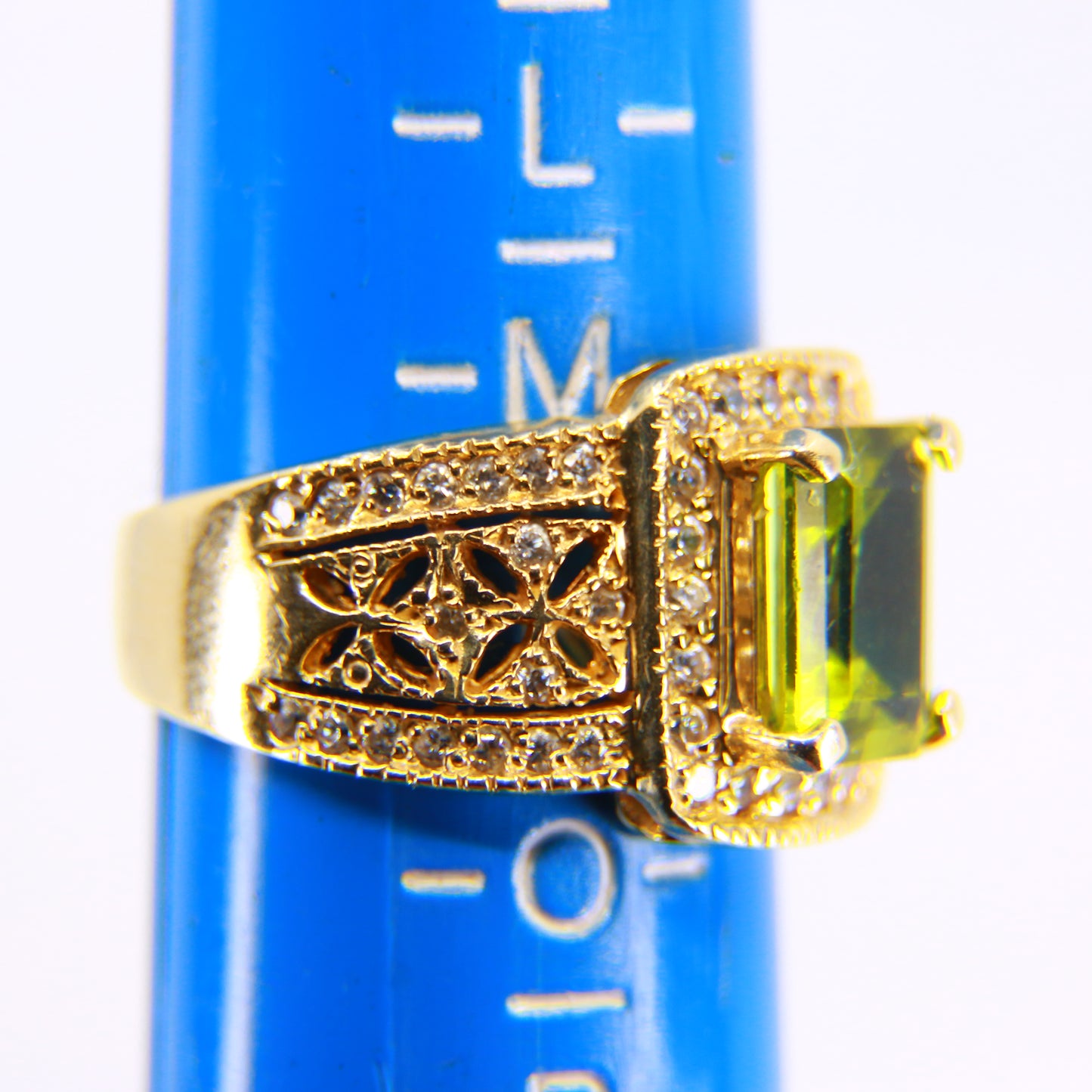 Vintaged 14 Carat Gold Dress Ring Peridot & Diamond Ring Boxed