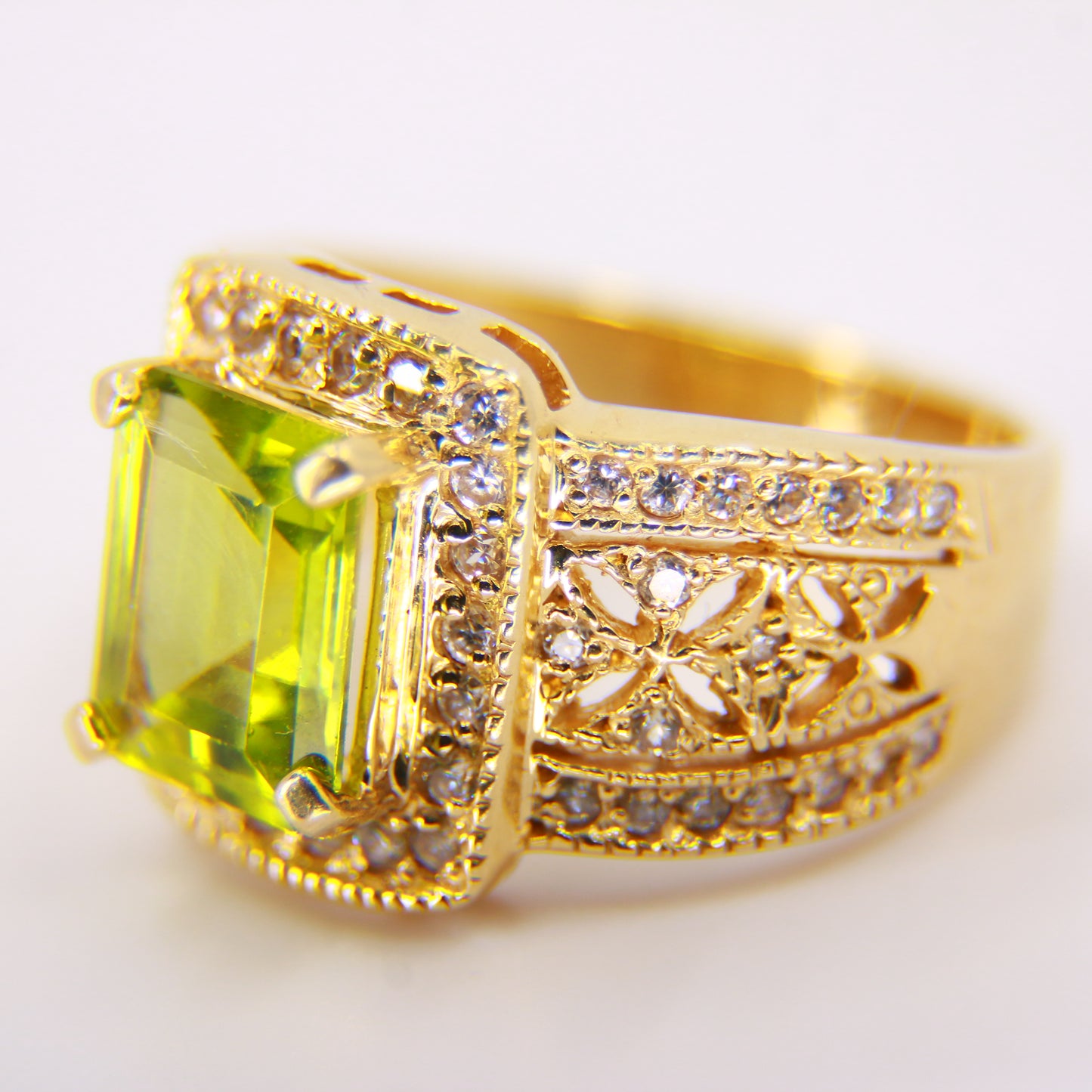 Vintaged 14 Carat Gold Dress Ring Peridot & Diamond Ring Boxed