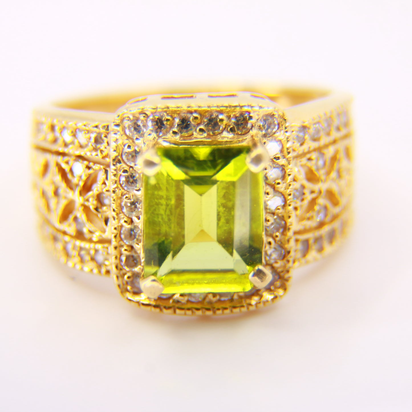 Vintaged 14 Carat Gold Dress Ring Peridot & Diamond Ring Boxed