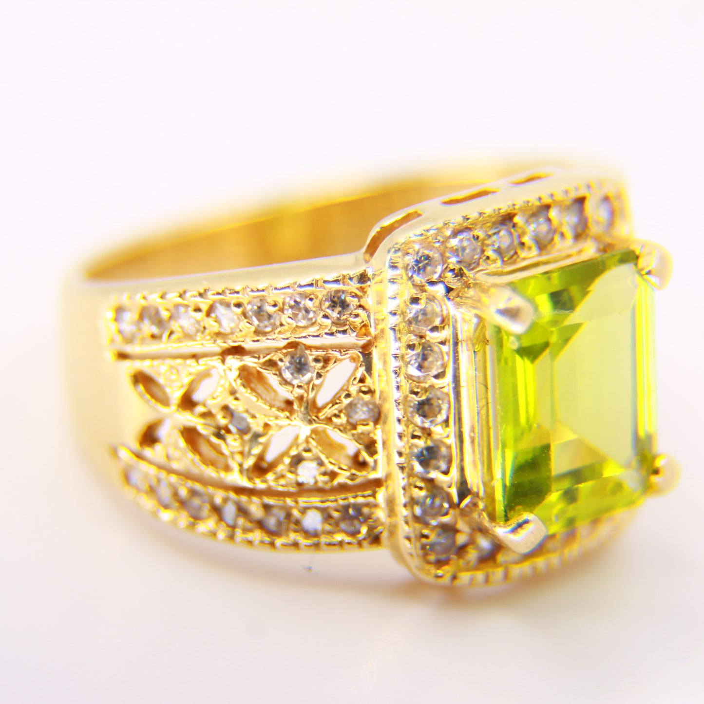 Vintaged 14 Carat Gold Dress Ring Peridot & Diamond Ring Boxed