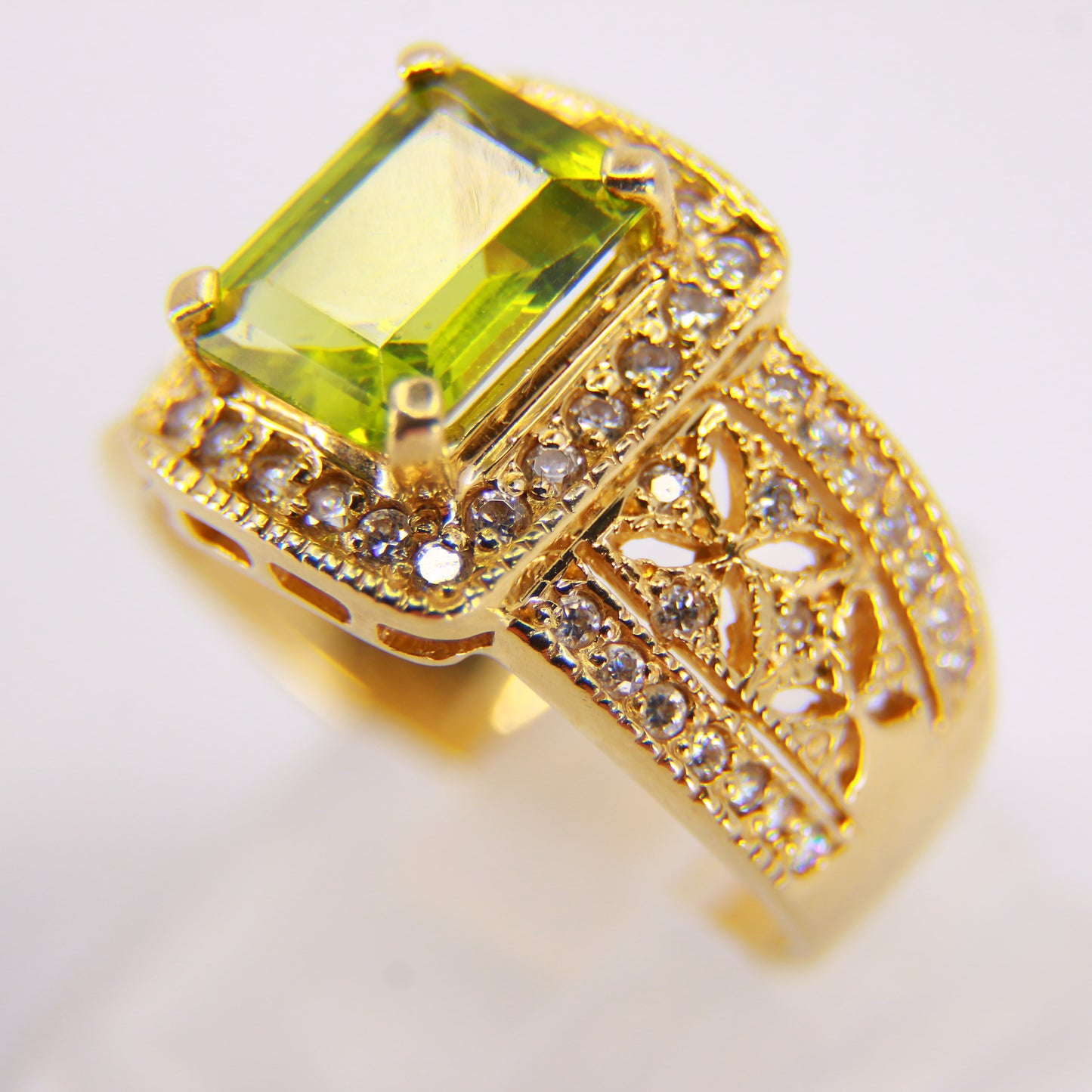 Vintaged 14 Carat Gold Dress Ring Peridot & Diamond Ring Boxed