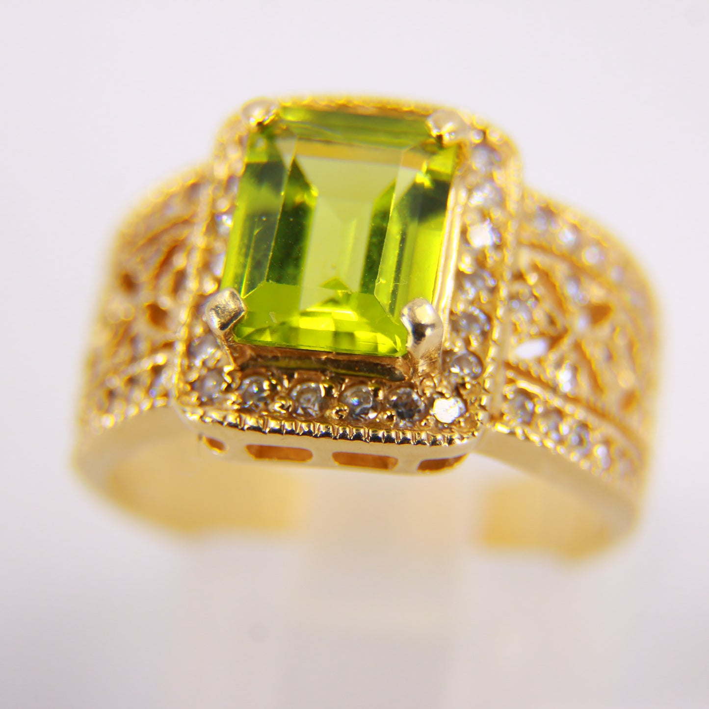 Vintaged 14 Carat Gold Dress Ring Peridot & Diamond Ring Boxed