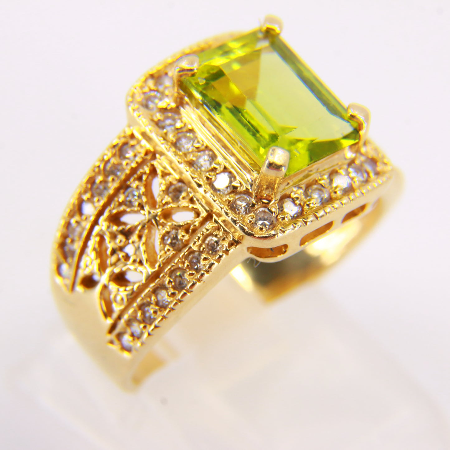 Vintaged 14 Carat Gold Dress Ring Peridot & Diamond Ring Boxed