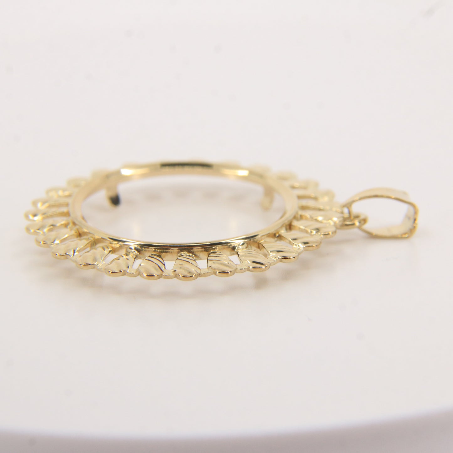 Vintage 9ct Hallmarked Yellow Gold Full Sovereign Holder Pendant Coin Display