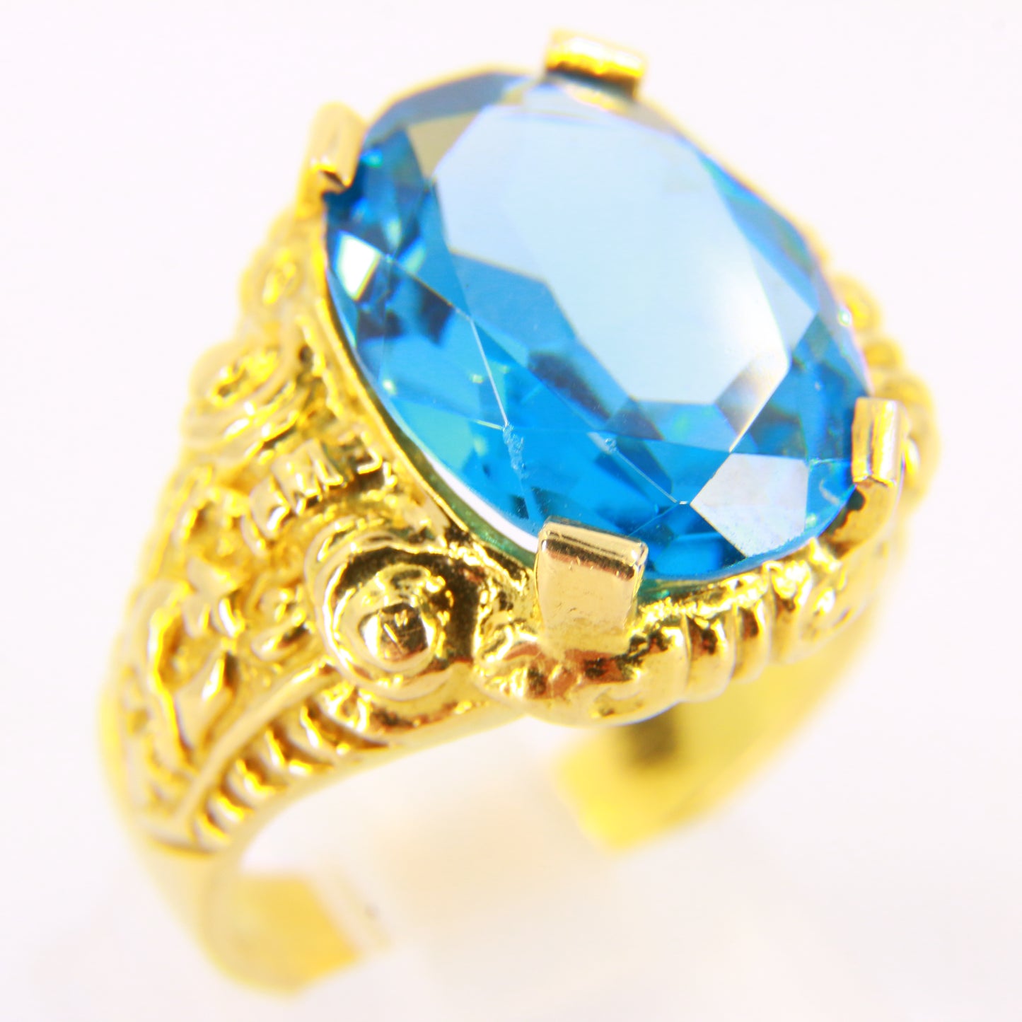 Vintage 18 Carat Gold Aquamarine Dress Ring Boxed