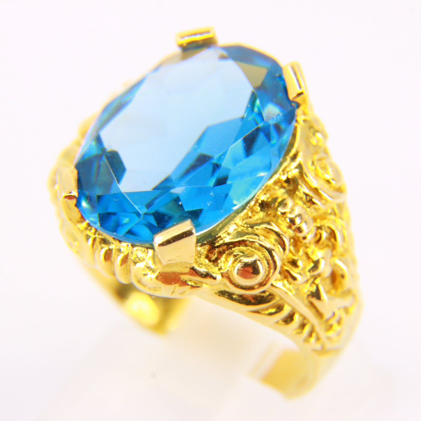 Vintage 18 Carat Gold Aquamarine Dress Ring Boxed