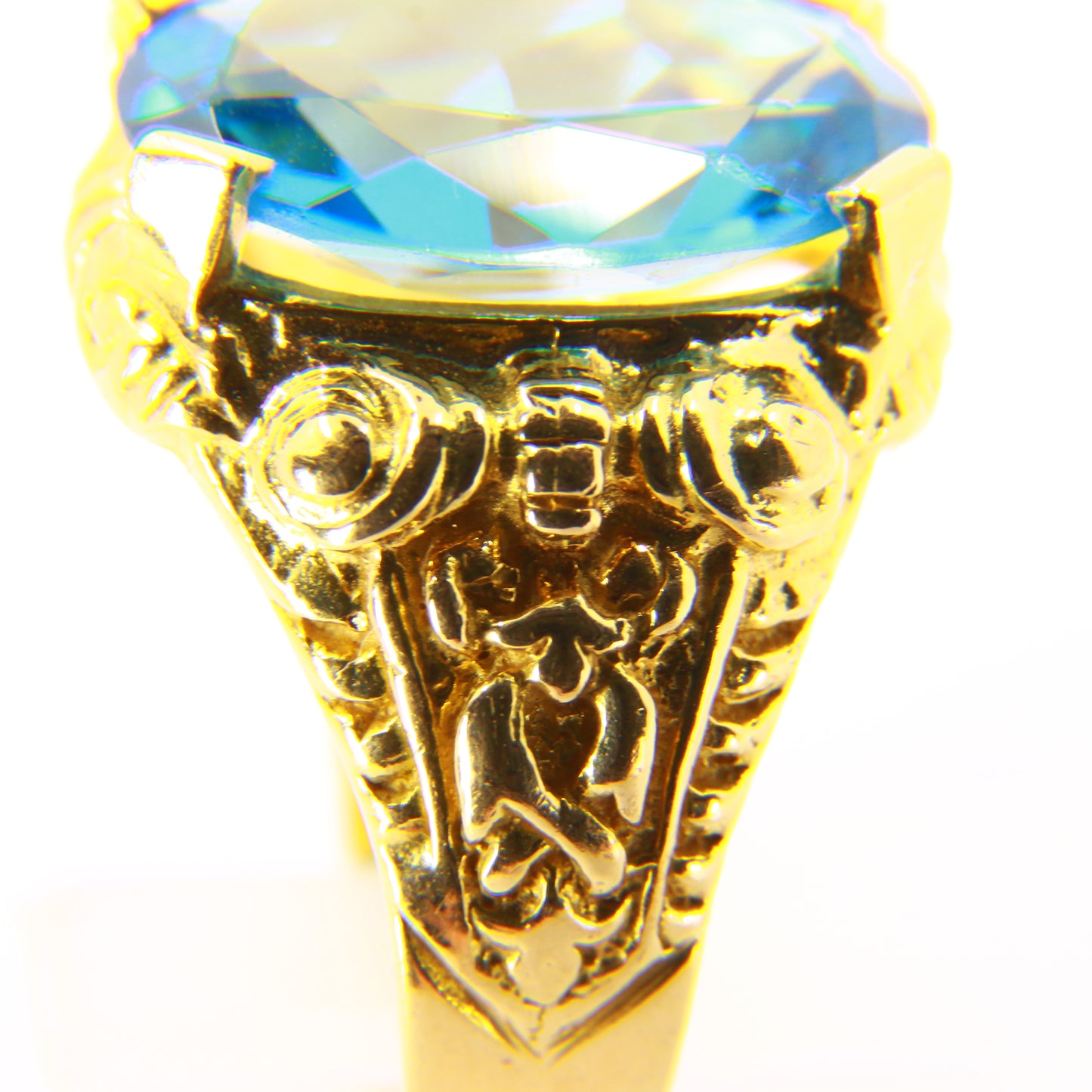 Vintage 18 Carat Gold Aquamarine Dress Ring Boxed