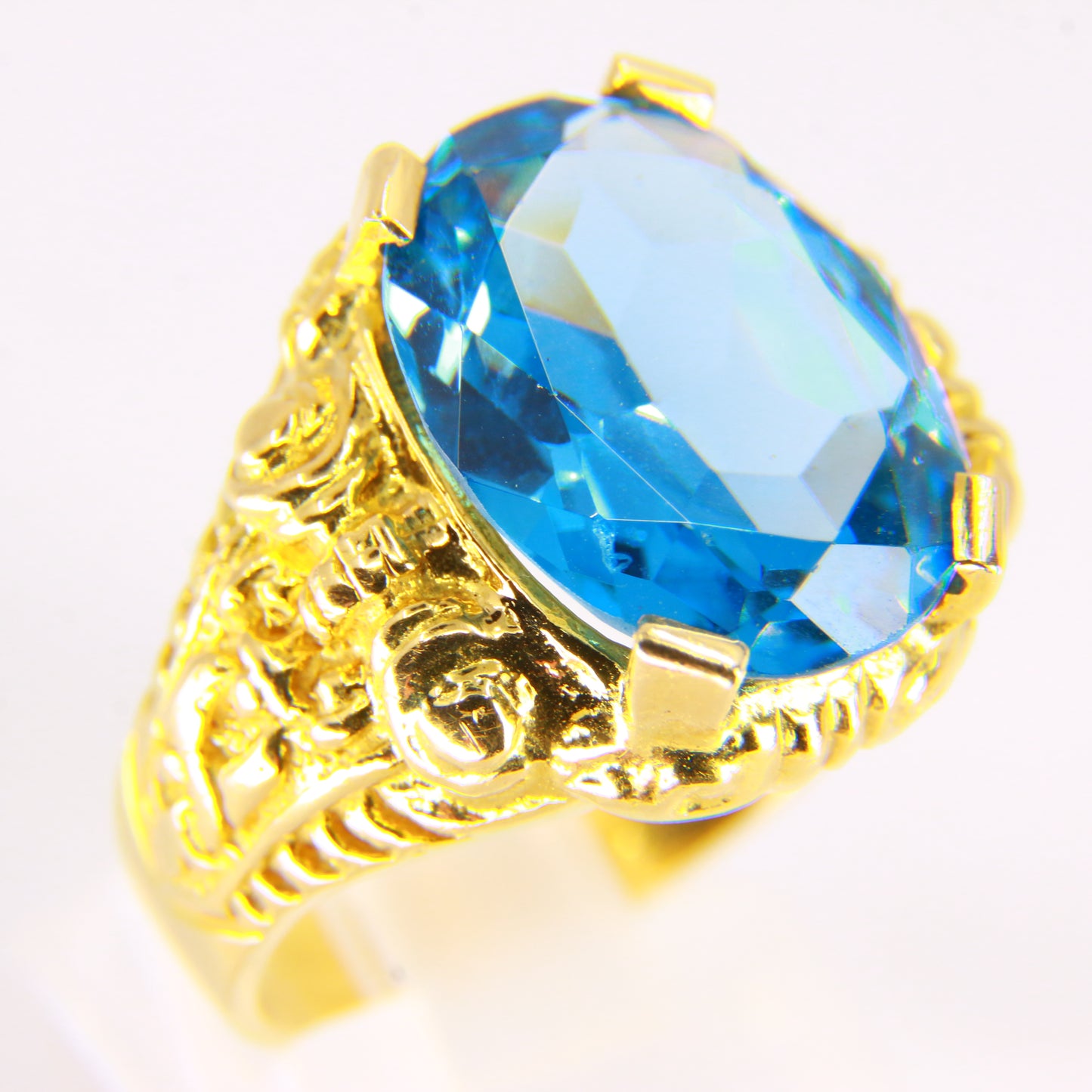 Vintage 18 Carat Gold Aquamarine Dress Ring Boxed