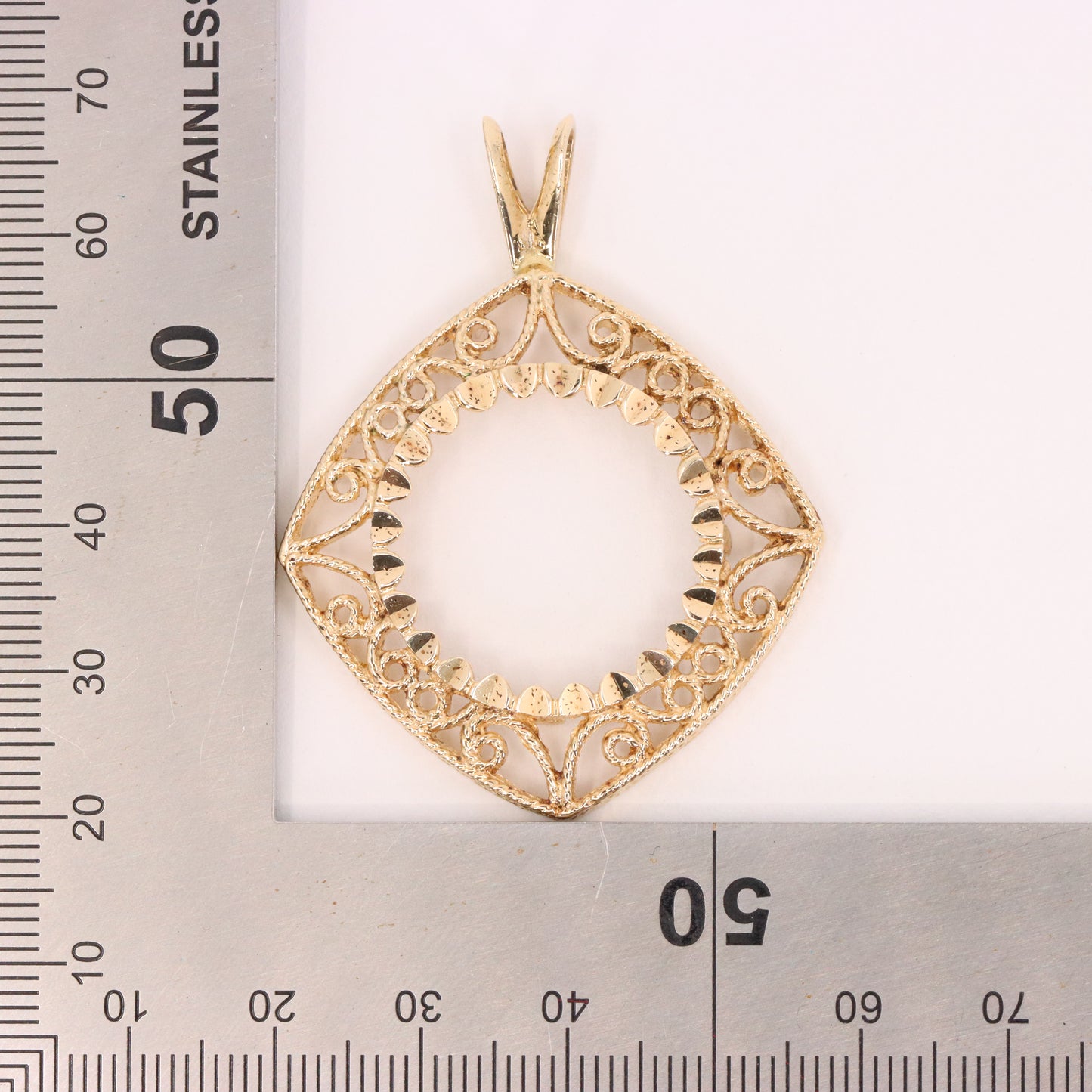 Vintage 9ct Hallmarked Gold Full Sovereign Coin Frame Mount Filigree Pendant