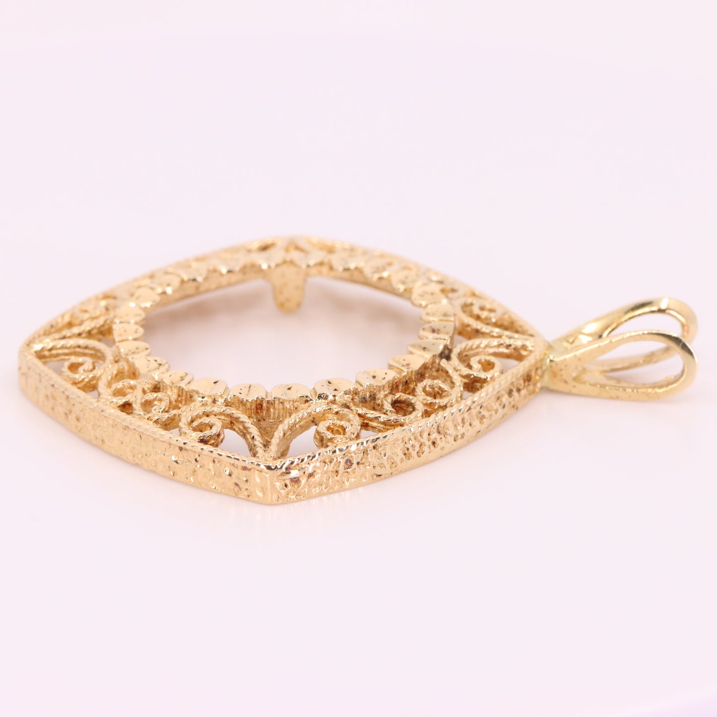 Vintage 9ct Hallmarked Gold Full Sovereign Coin Frame Mount Filigree Pendant