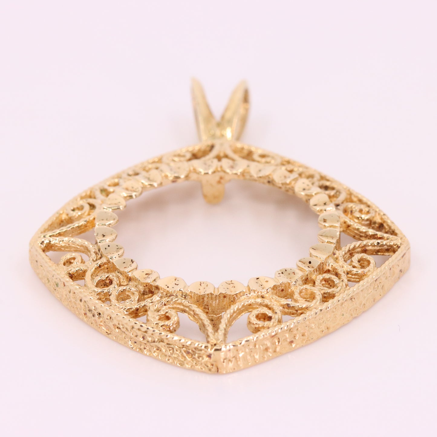Vintage 9ct Hallmarked Gold Full Sovereign Coin Frame Mount Filigree Pendant