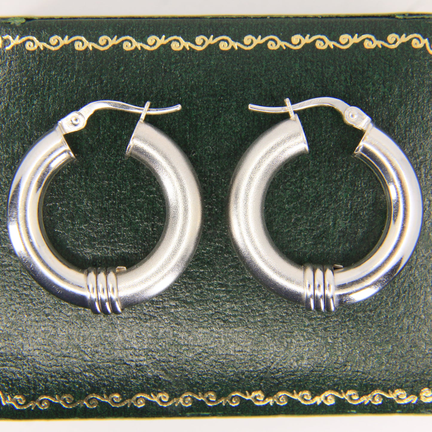 Vintage 9ct Hallmarked White Gold Hoop Earrings Italian Boxed Gift