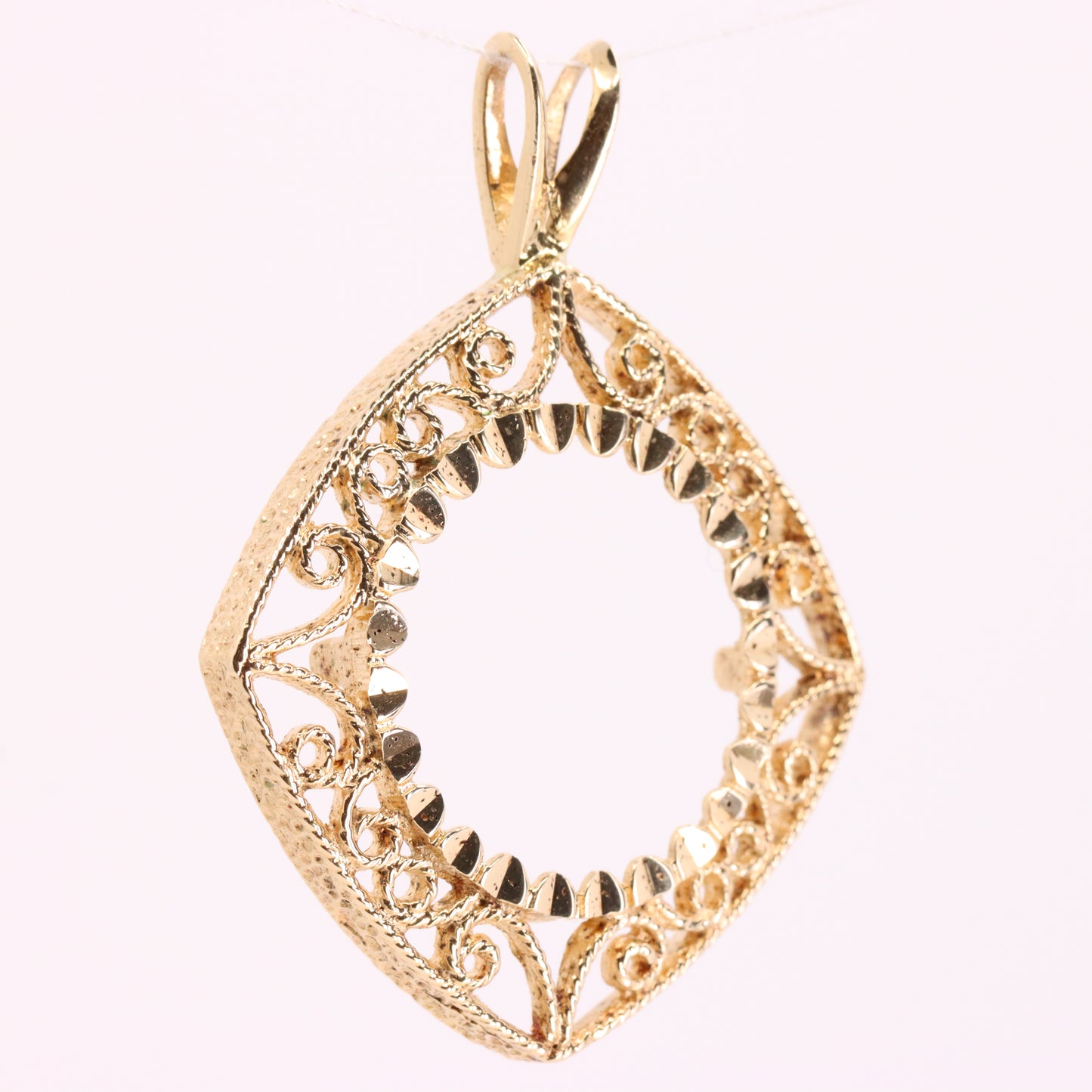 Vintage 9ct Hallmarked Gold Full Sovereign Coin Frame Mount Filigree Pendant