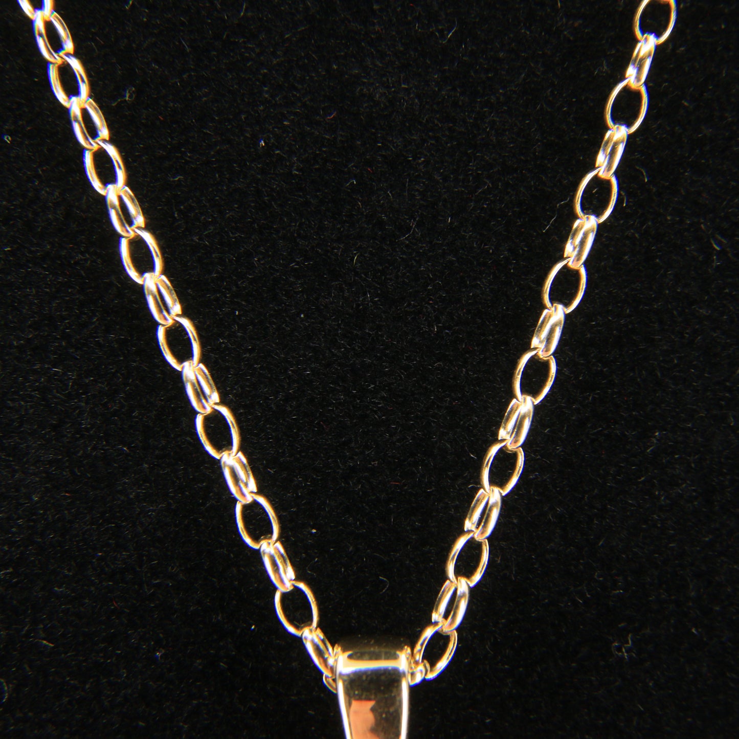 Vintage 9ct Hallmarked Yellow Gold Rennie Mackintosh Pendant Necklace 18 Inch Boxed Gift