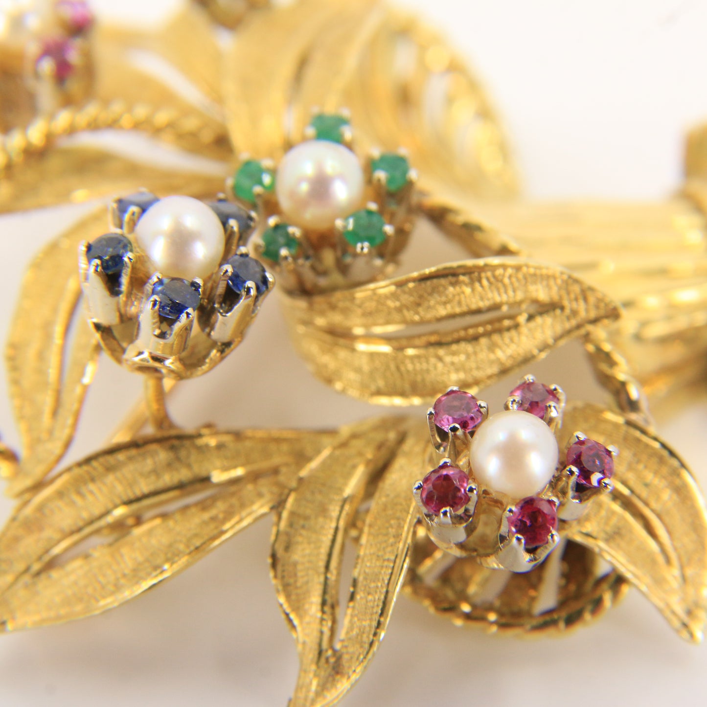 Vintage 18ct Gold Gardenia Brooch Hallmarked Pearl Emerald Topaz