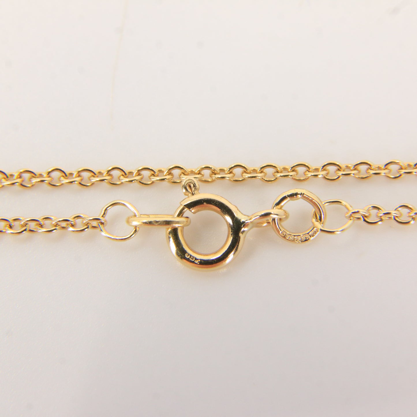 Vintage 18ct Hallmarked Gold Chain Necklace 16 Inch Fine 1mm Chain Boxed