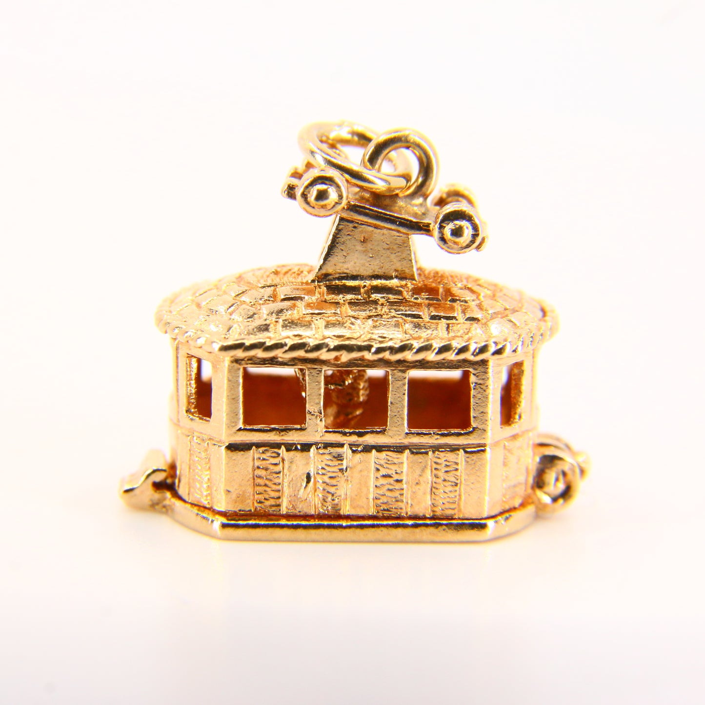 Vintage 9ct Skiing Charm Opening Gondola Ski Lift Hallmarked Yellow Gold Pendant