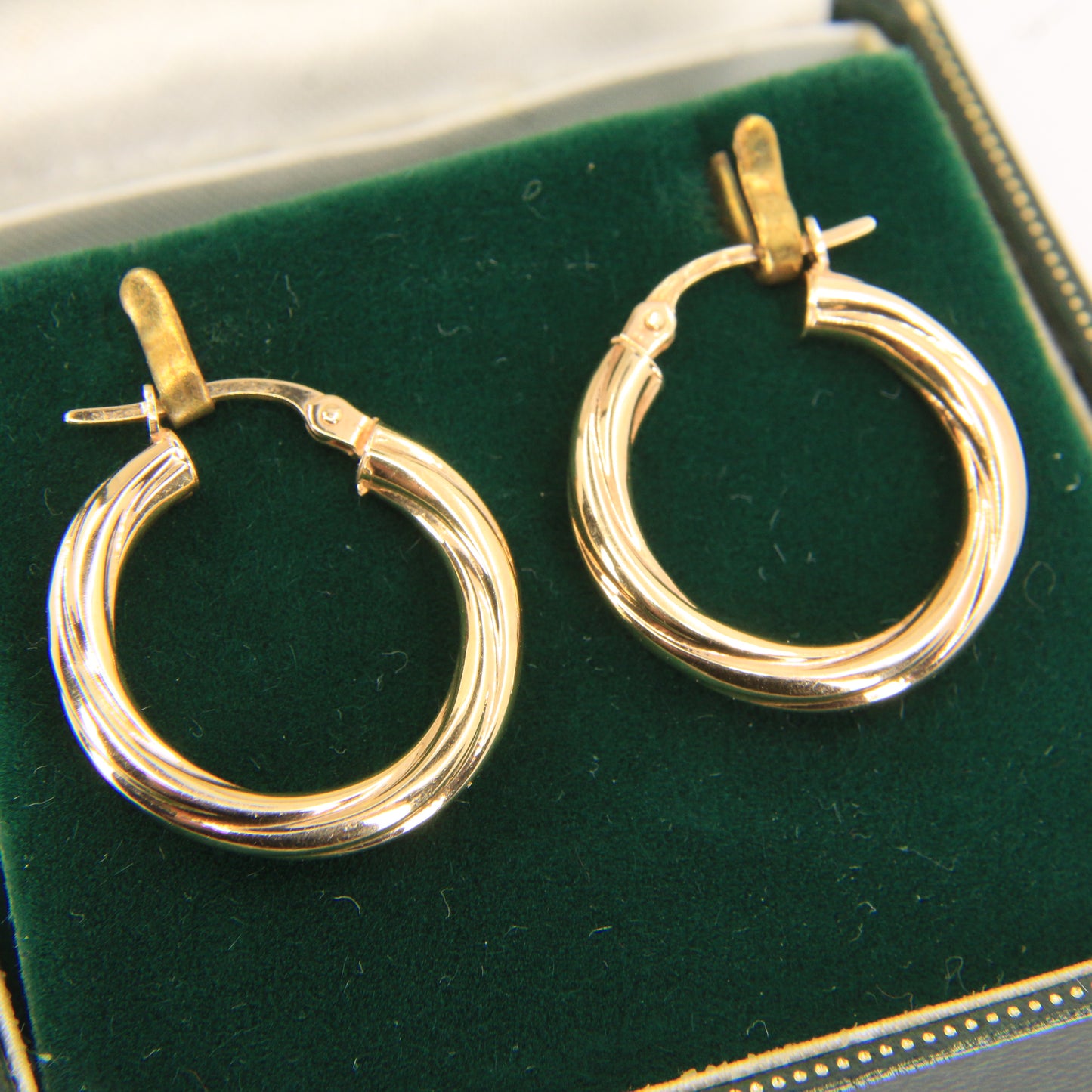 Vintage 9ct Yellow Gold Unoaerre Italian Hoop Earrings Classic Designer Boxed