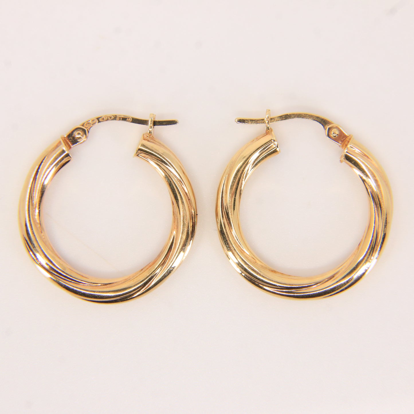 Vintage 9ct Yellow Gold Unoaerre Italian Hoop Earrings Classic Designer Boxed