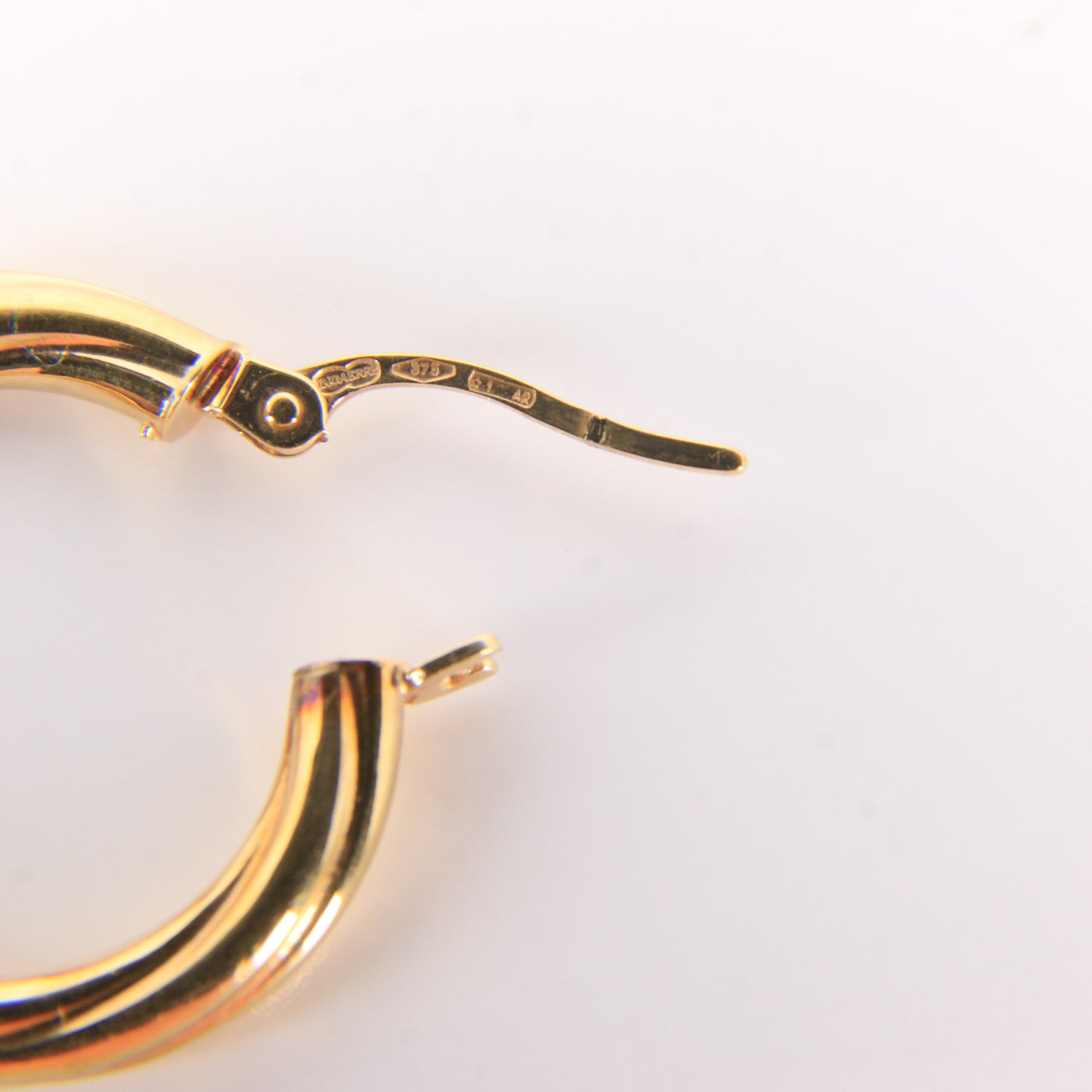 Vintage 9ct Yellow Gold Unoaerre Italian Hoop Earrings Classic Designer Boxed