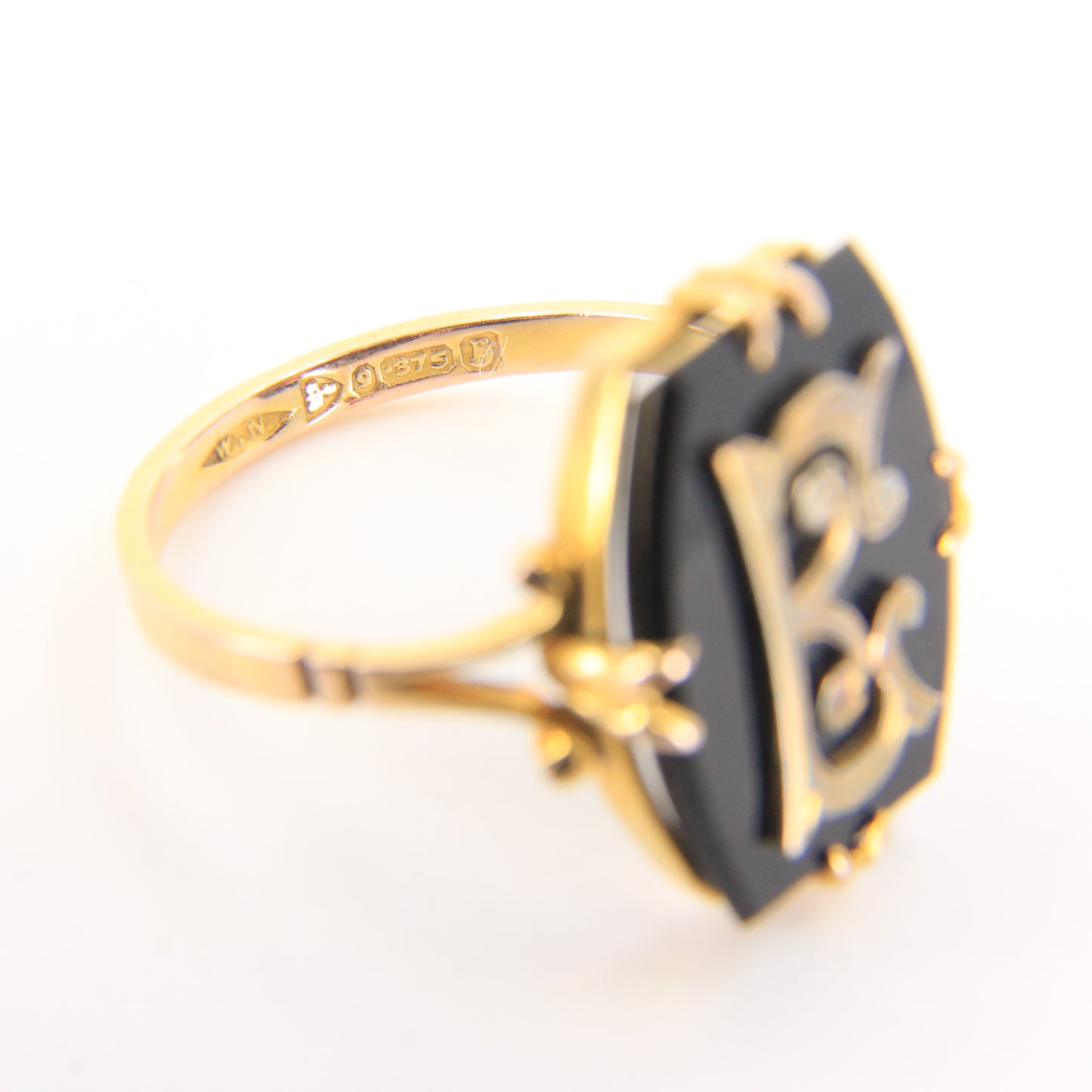 Antique 9ct Hallmarked Yellow Gold Onyx Victorian E Mourning Ring UK Size O 1/2 Boxed