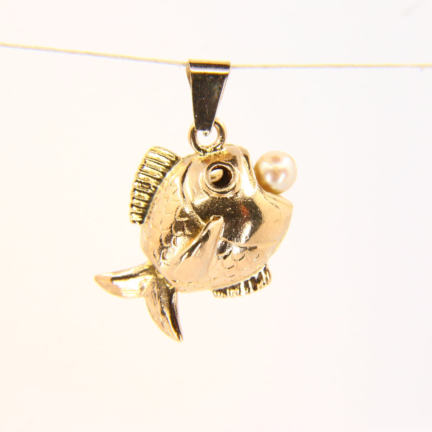 Vintage 9ct Feeding Fish Charm Moving Tail Pearl in Mouth Hallmarked Yellow Gold Pendant