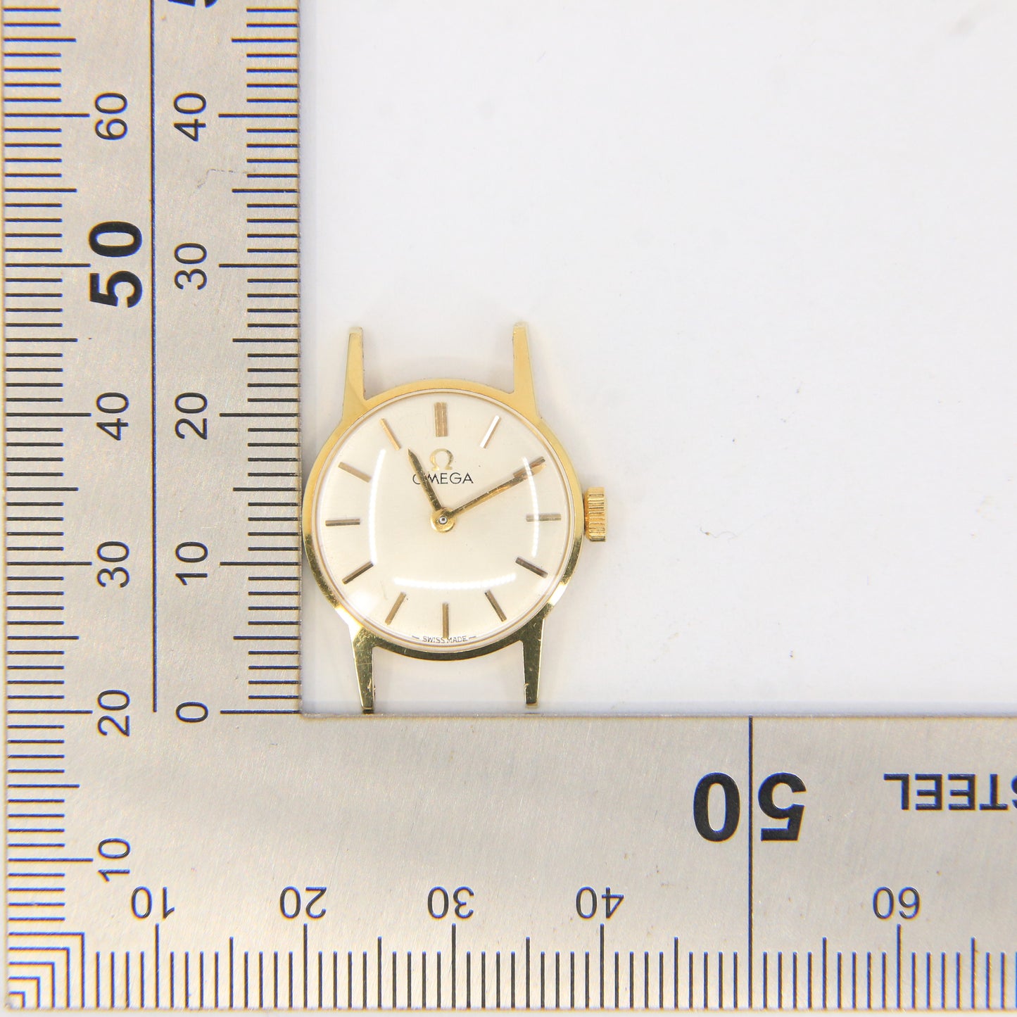 Vintage 18ct Hallmarked Gold Omega Ladies Watch Head 19mm Swiss 17 Jewel Manual Wind
