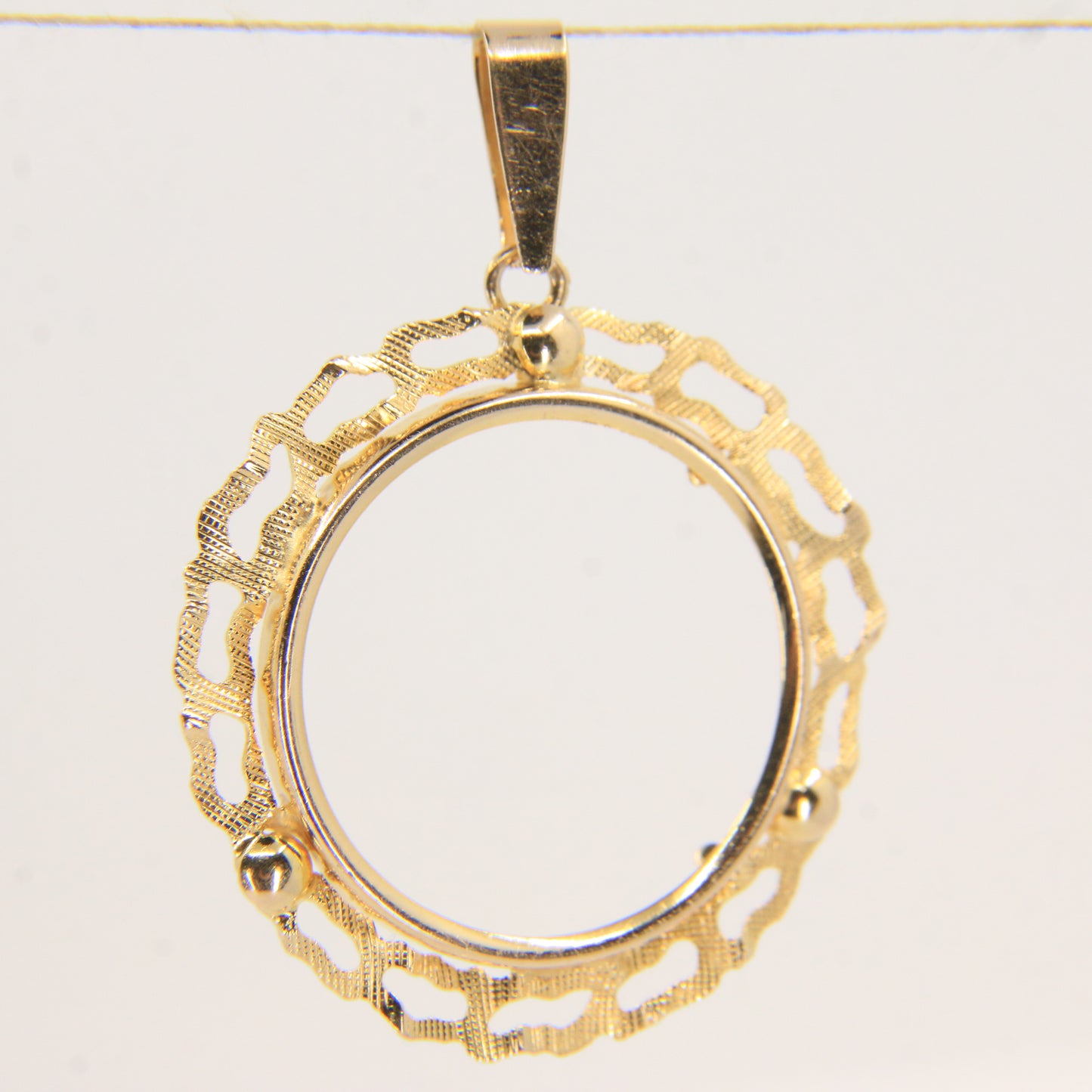 Vintage 9ct Gold Hallmarked Full Sovereign Coin Holder Pendant